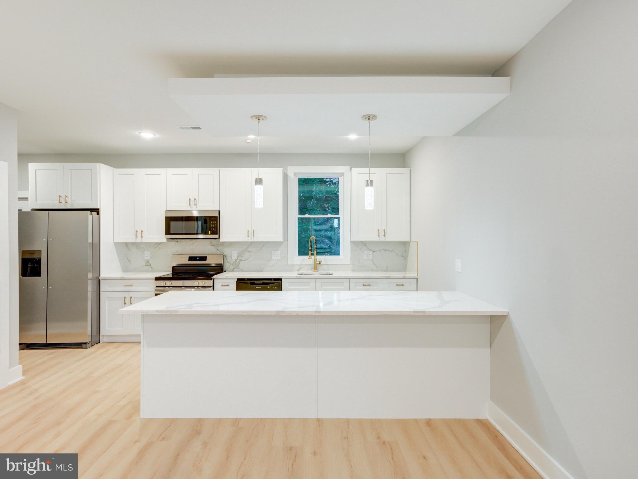 1933 N LEITHGOW STREET 35