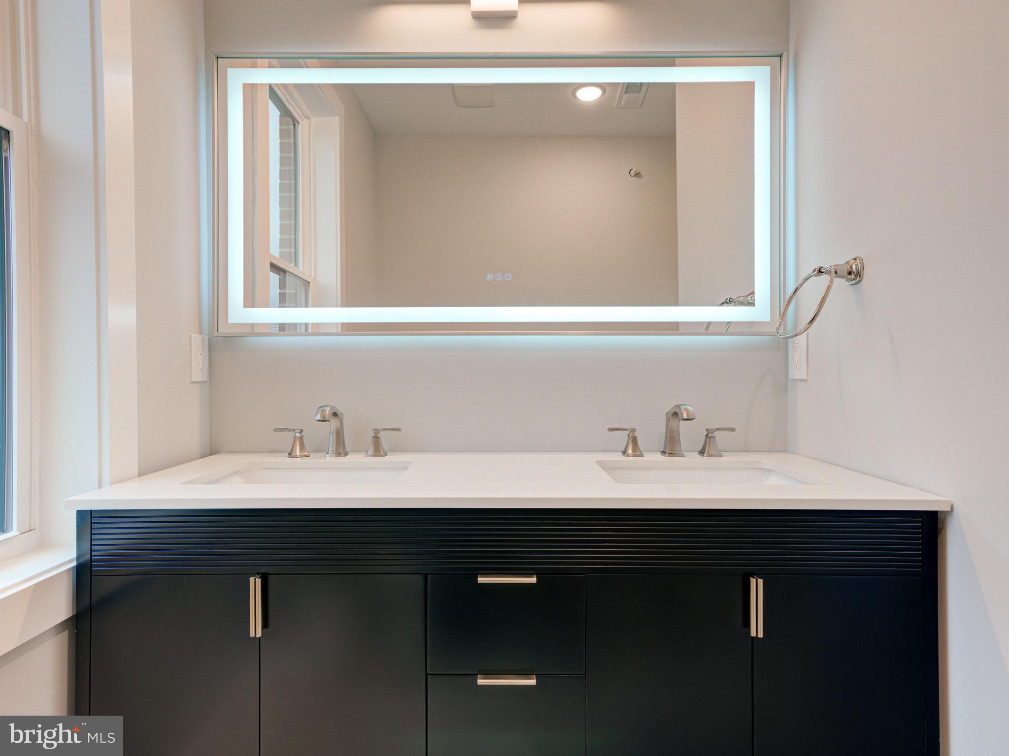 1933 N LEITHGOW STREET 35