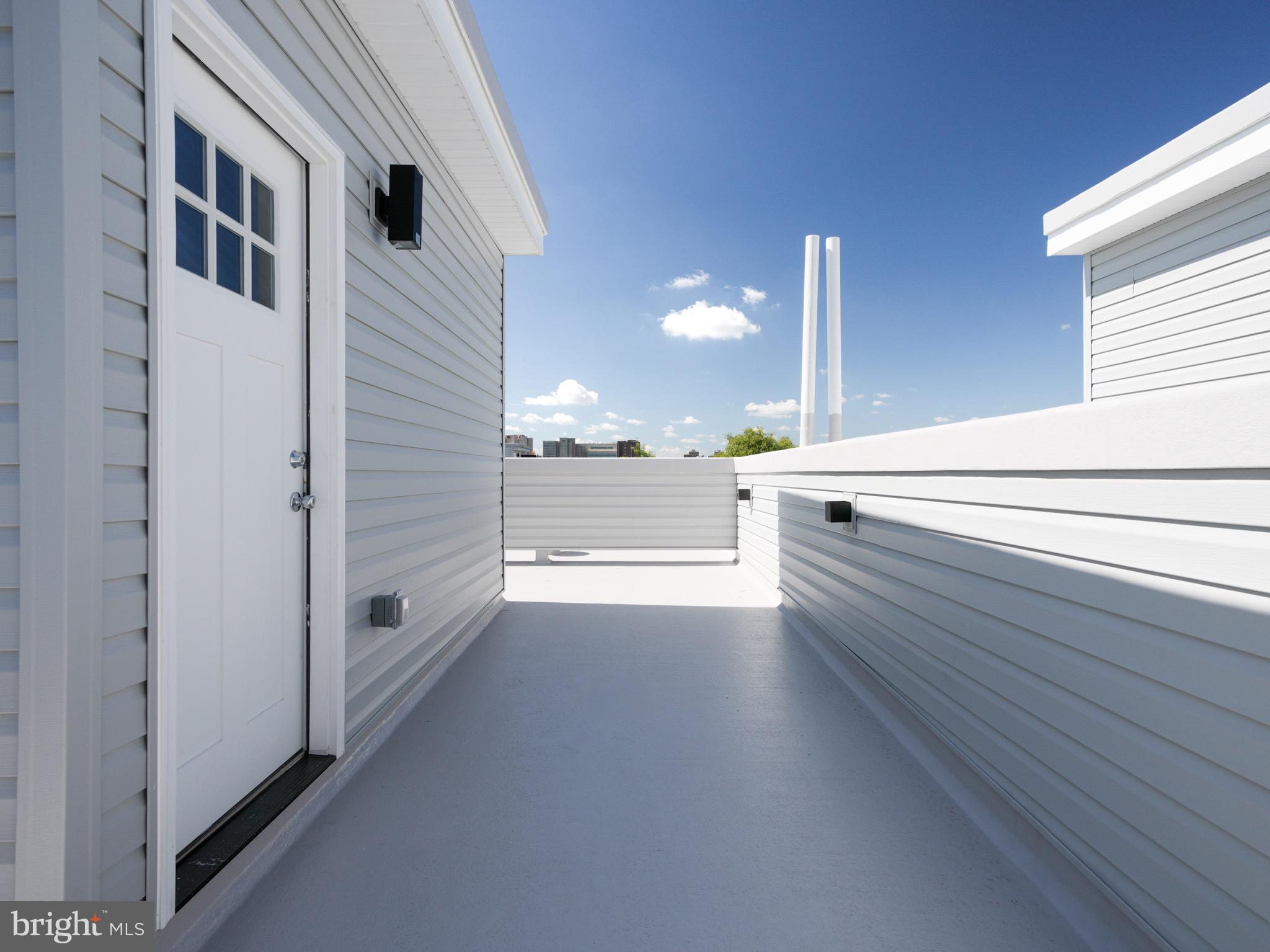 1933 N LEITHGOW STREET 35