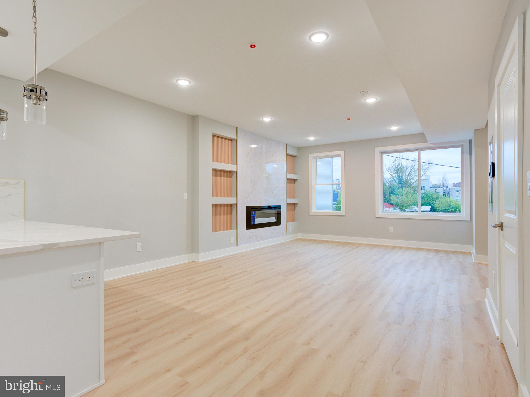 1933 N LEITHGOW STREET 35