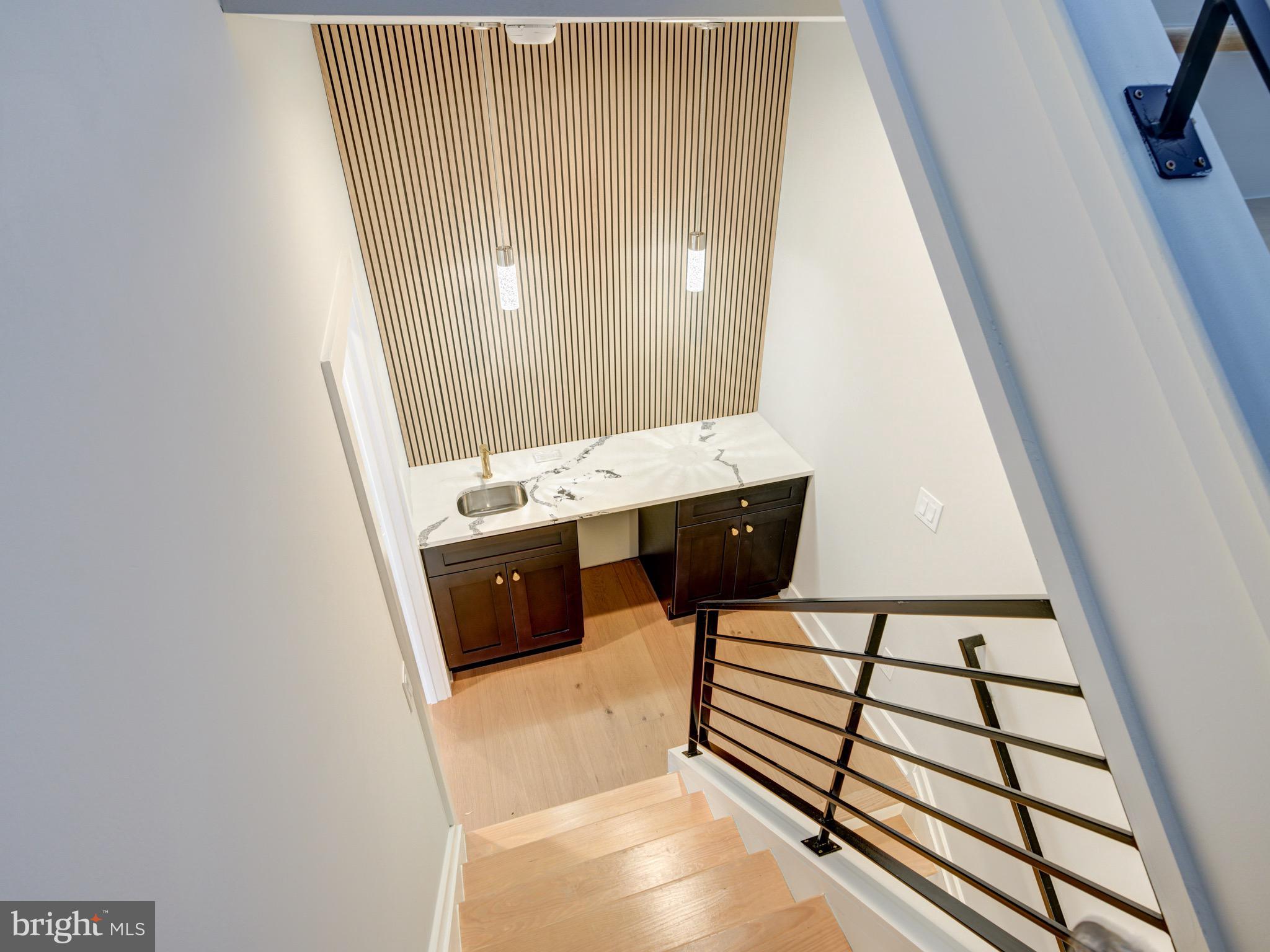 1933 N LEITHGOW STREET 35