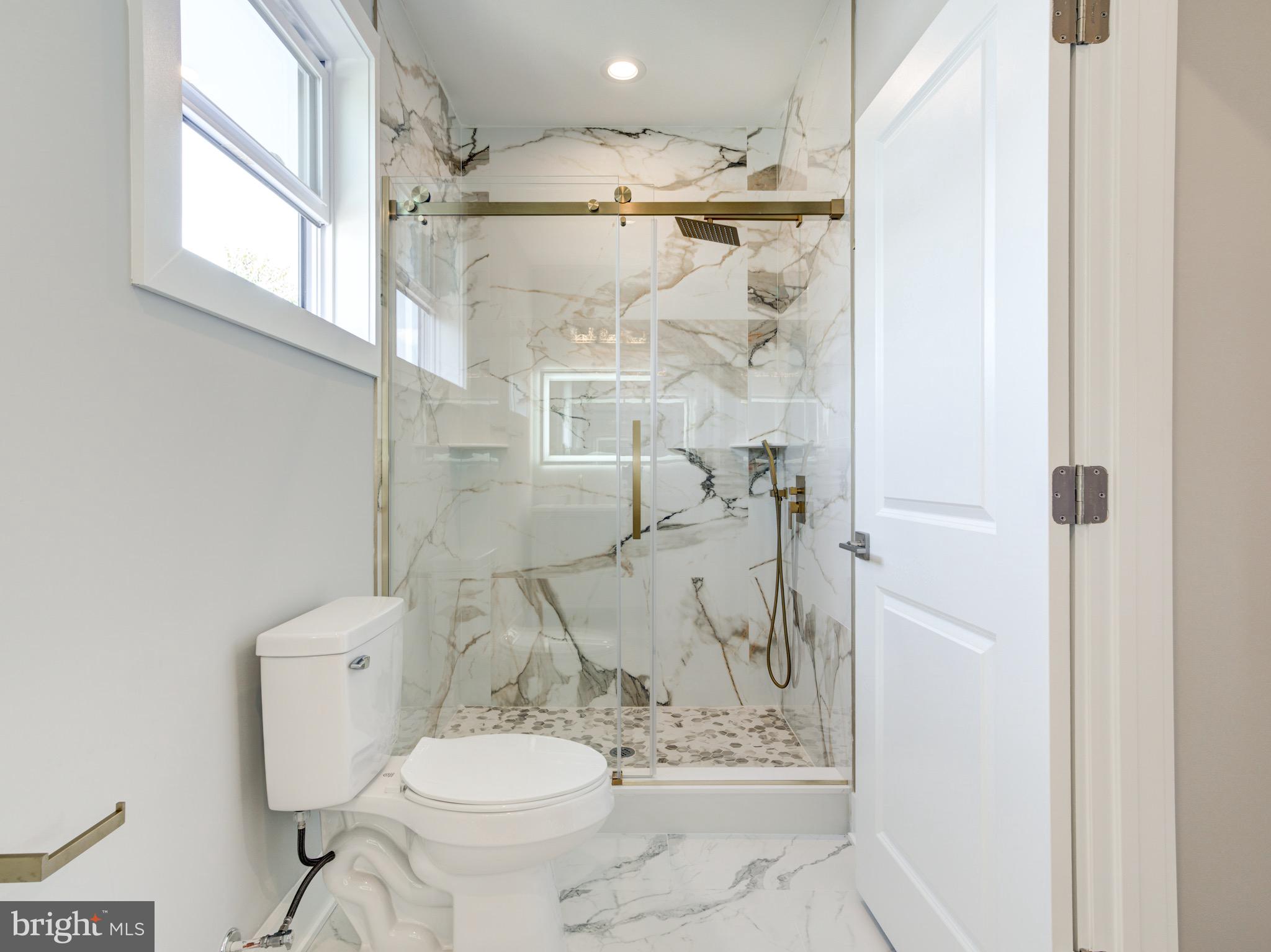 1933 N LEITHGOW STREET 35