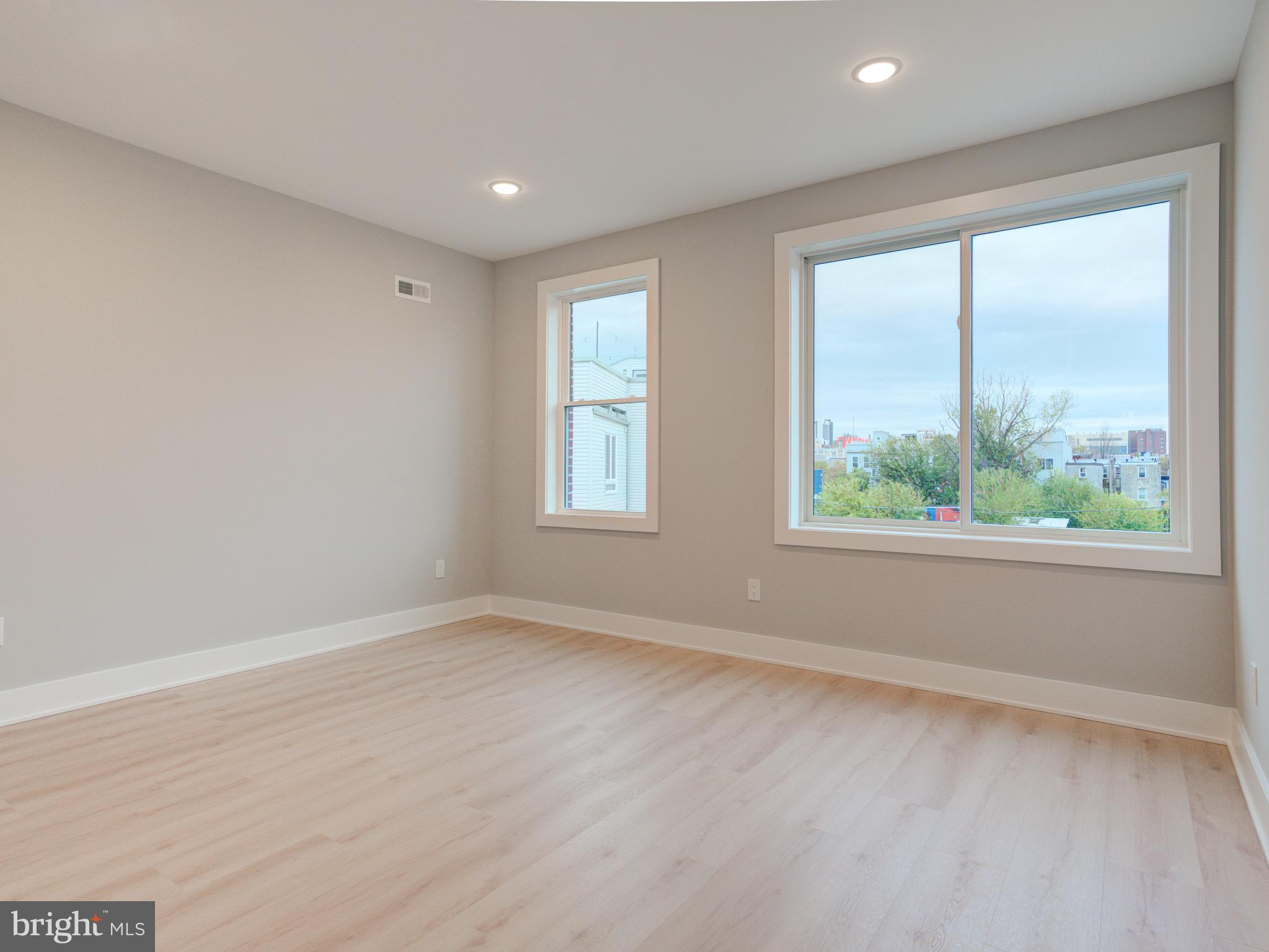 1933 N LEITHGOW STREET 35