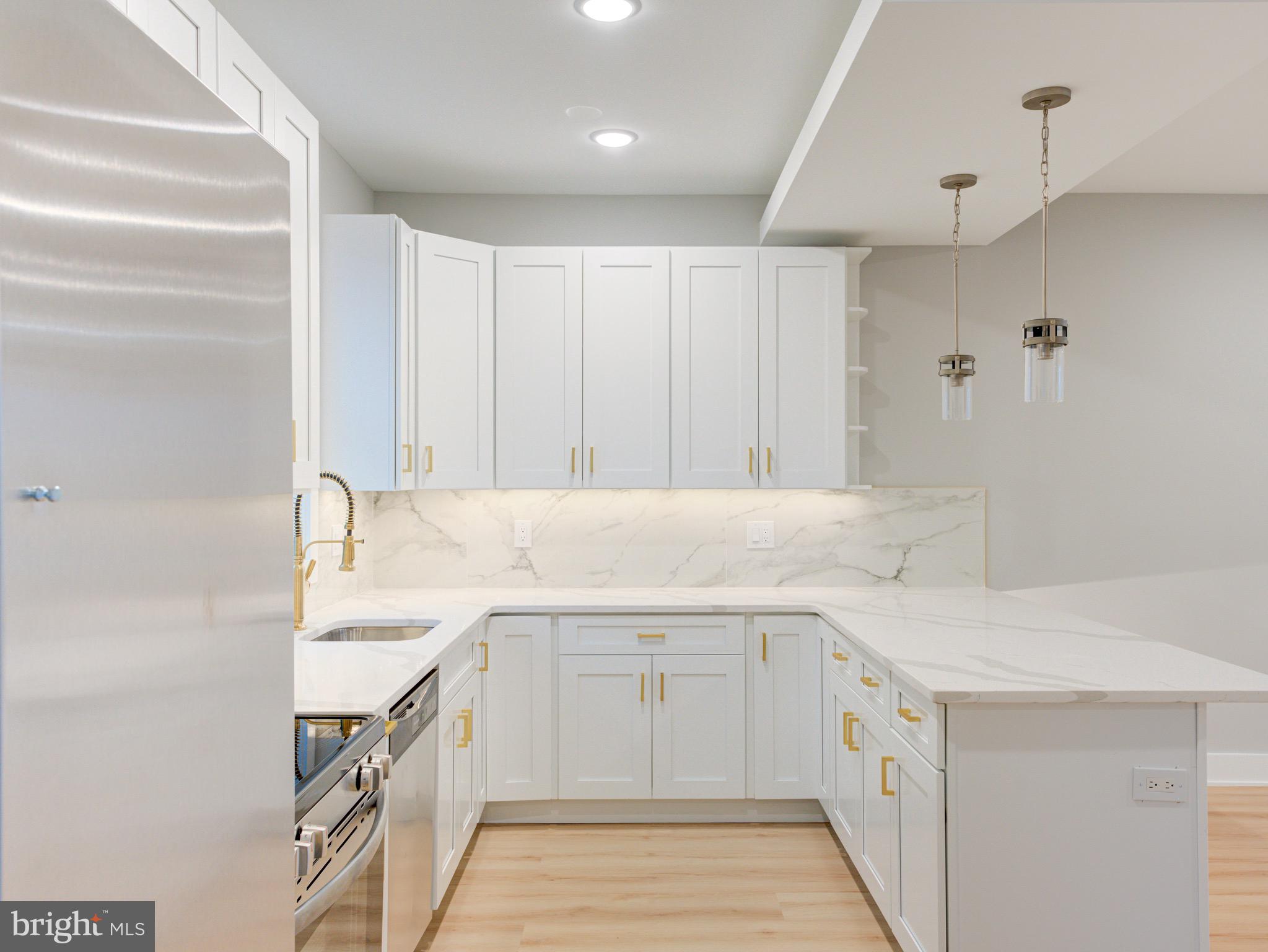 1933 N LEITHGOW STREET 35