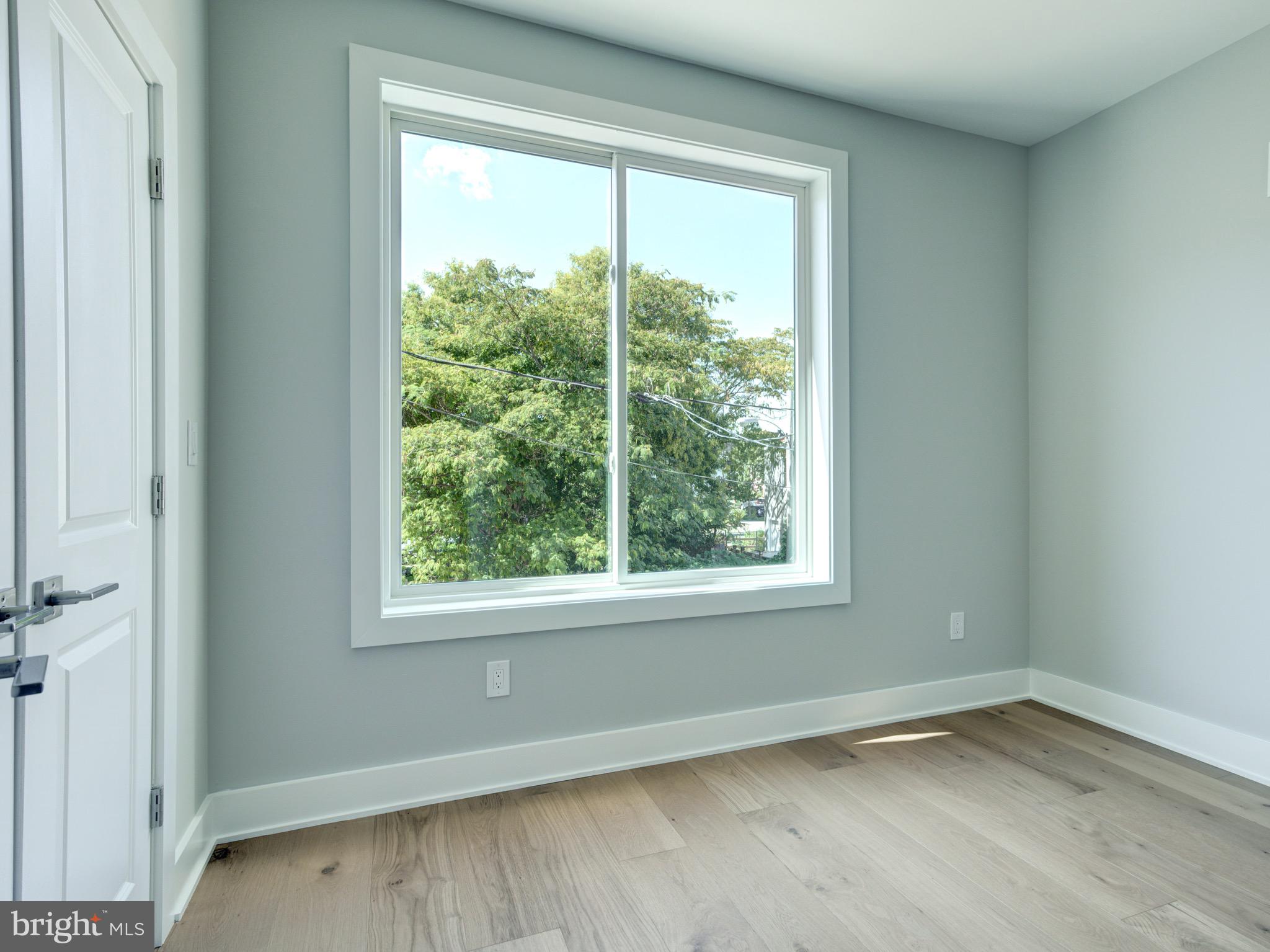 1933 N LEITHGOW STREET 35