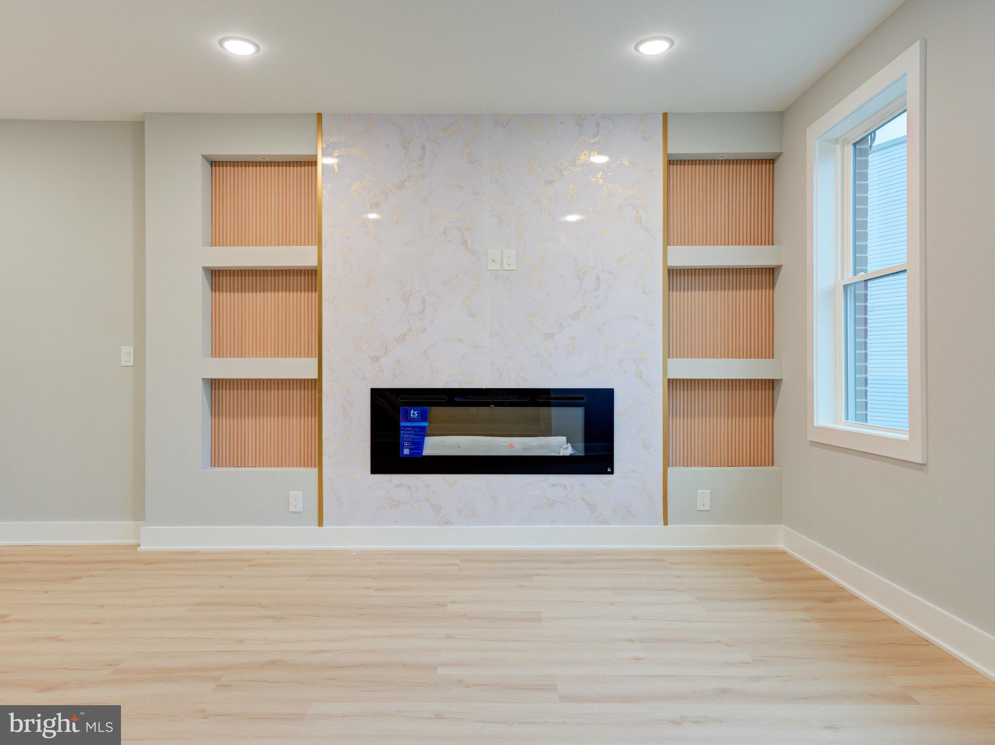 1933 N LEITHGOW STREET 35