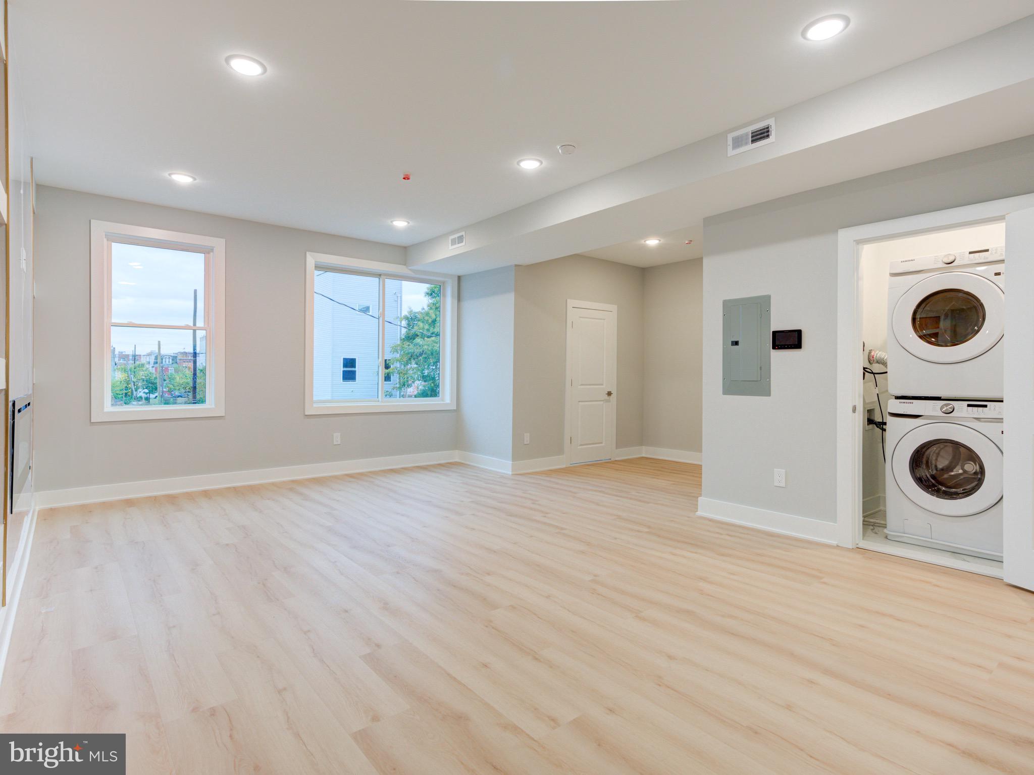 1933 N LEITHGOW STREET 35