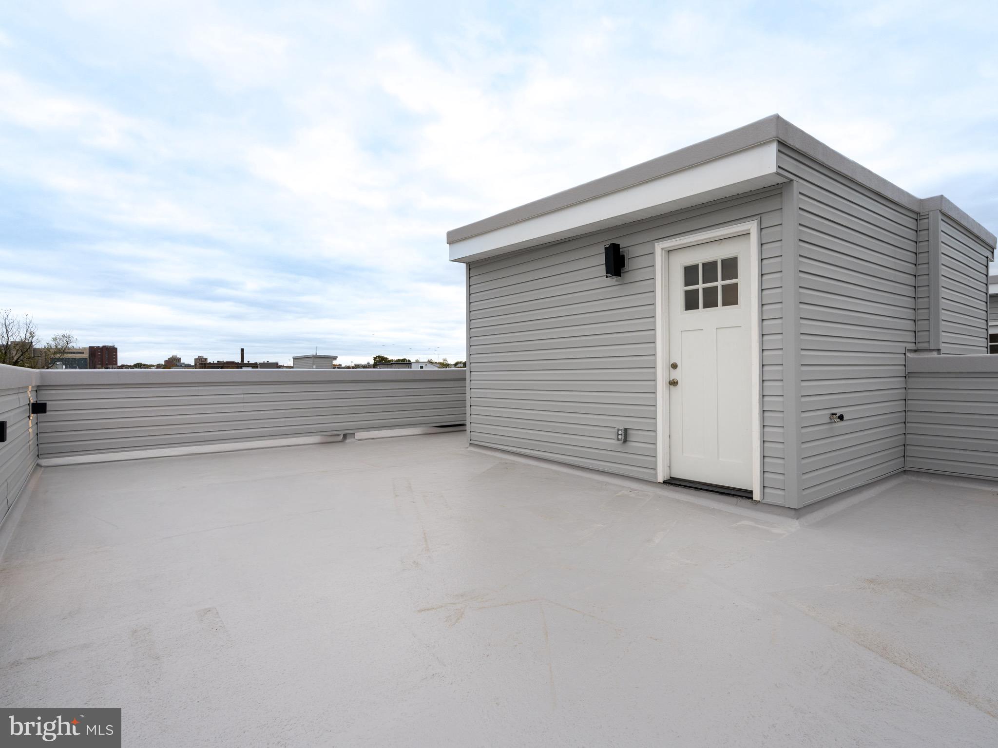 1933 N LEITHGOW STREET 35