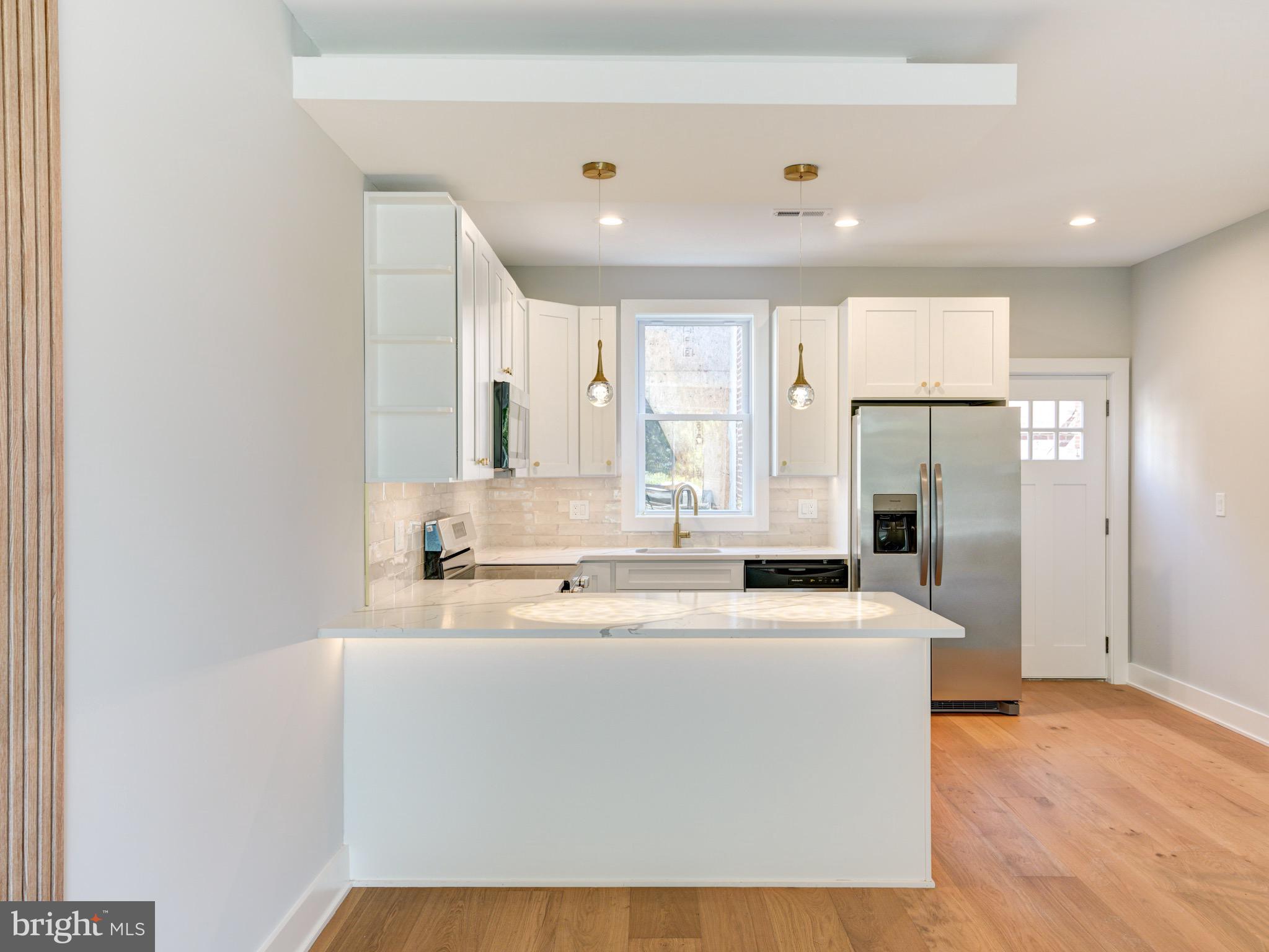 1933 N LEITHGOW STREET 35