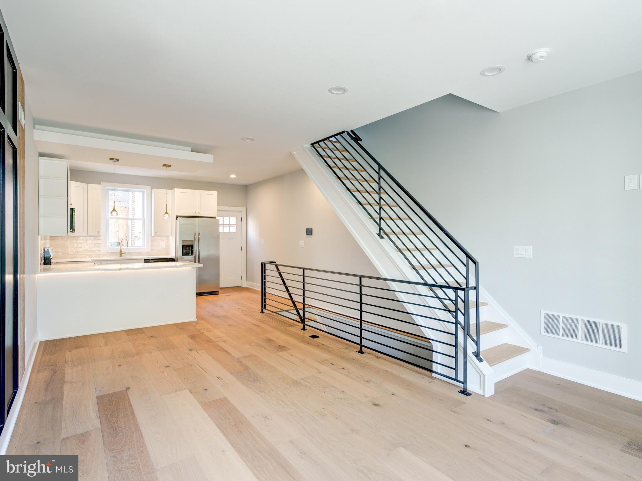 1933 N LEITHGOW STREET 35