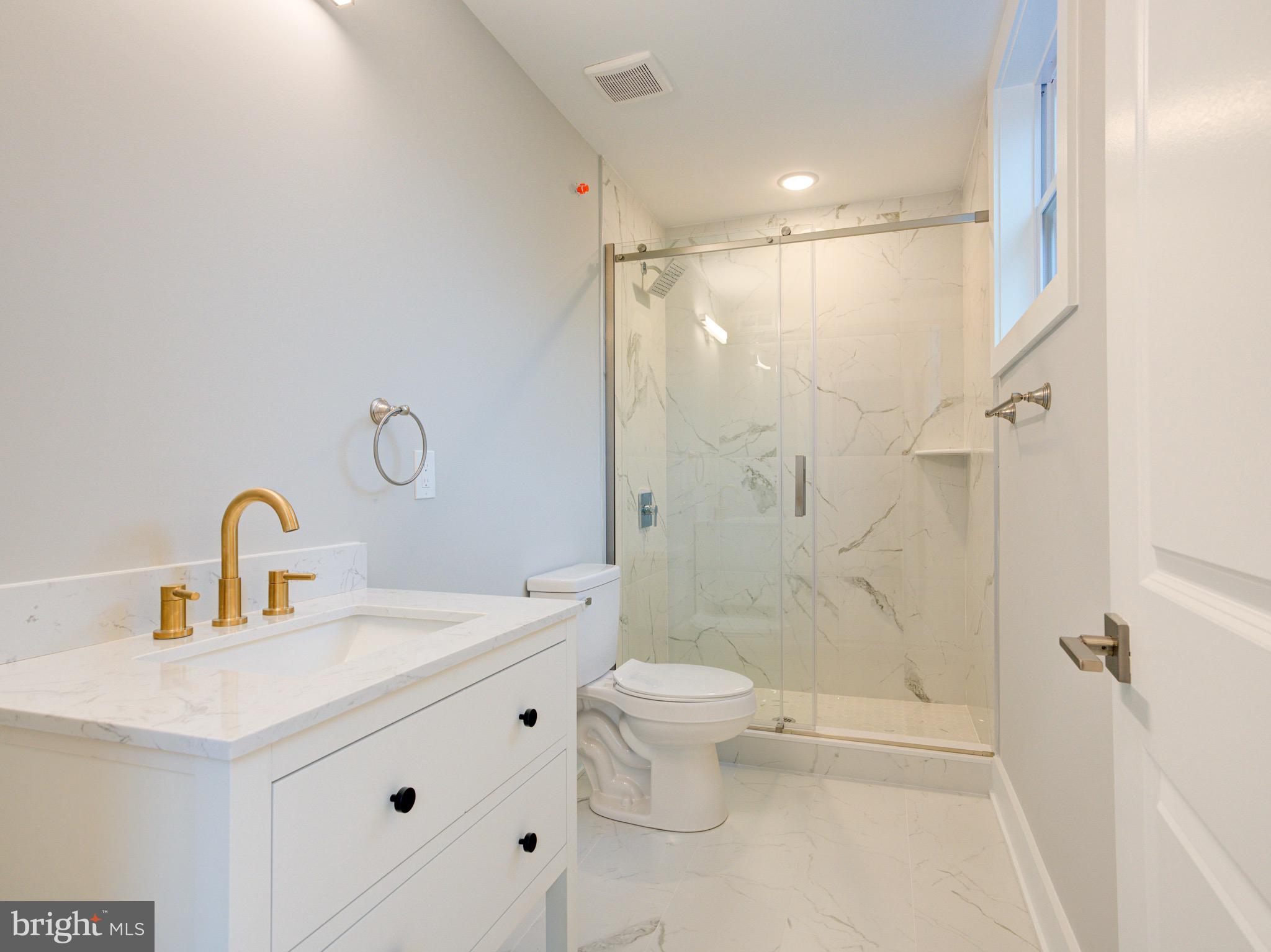 1933 N LEITHGOW STREET 35