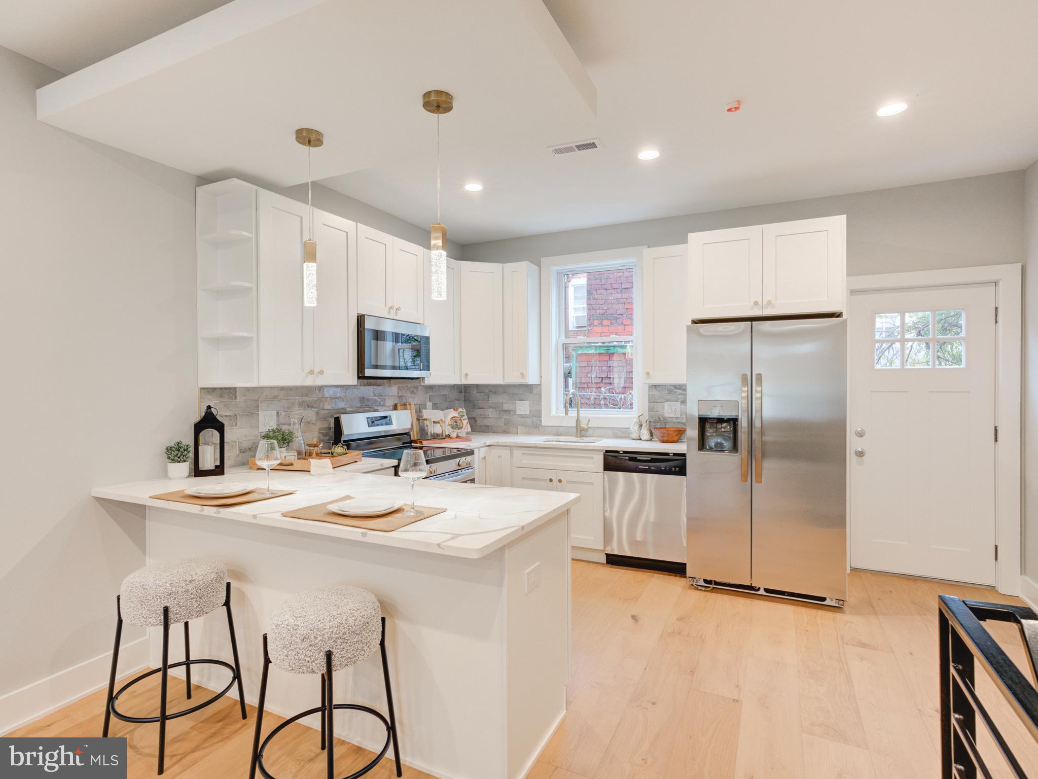 1933 N LEITHGOW STREET 35