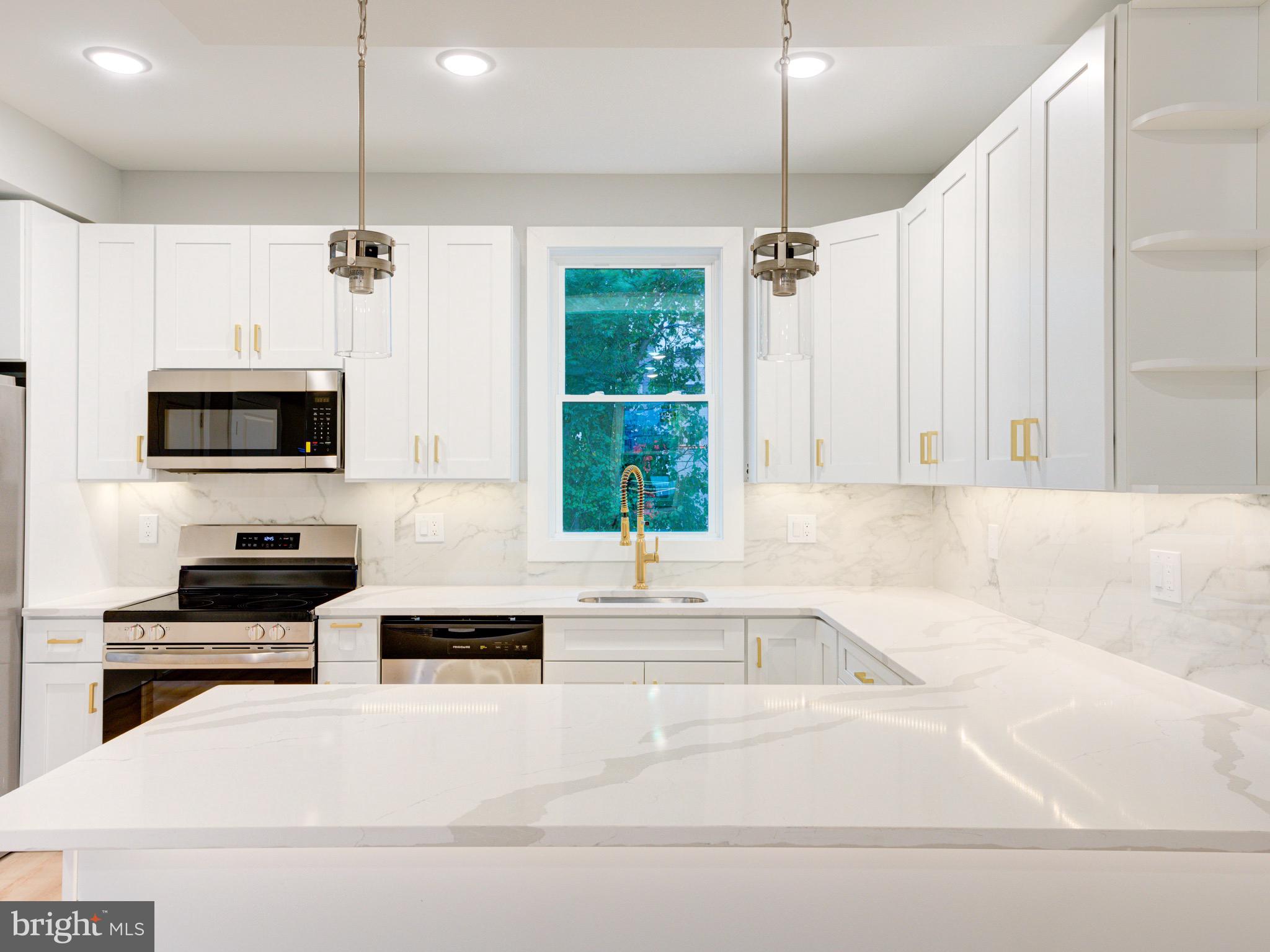 1933 N LEITHGOW STREET 35