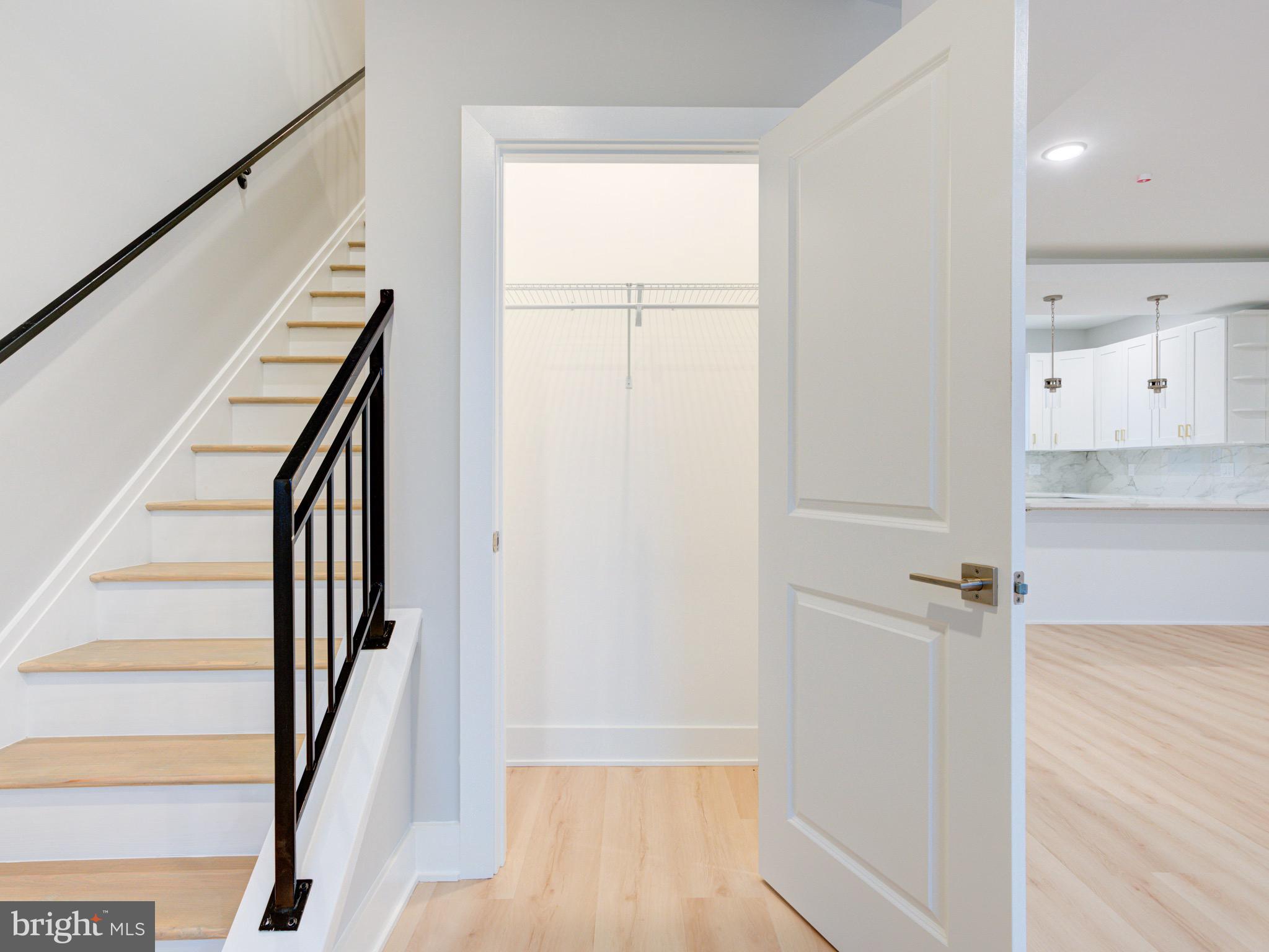 1933 N LEITHGOW STREET 35