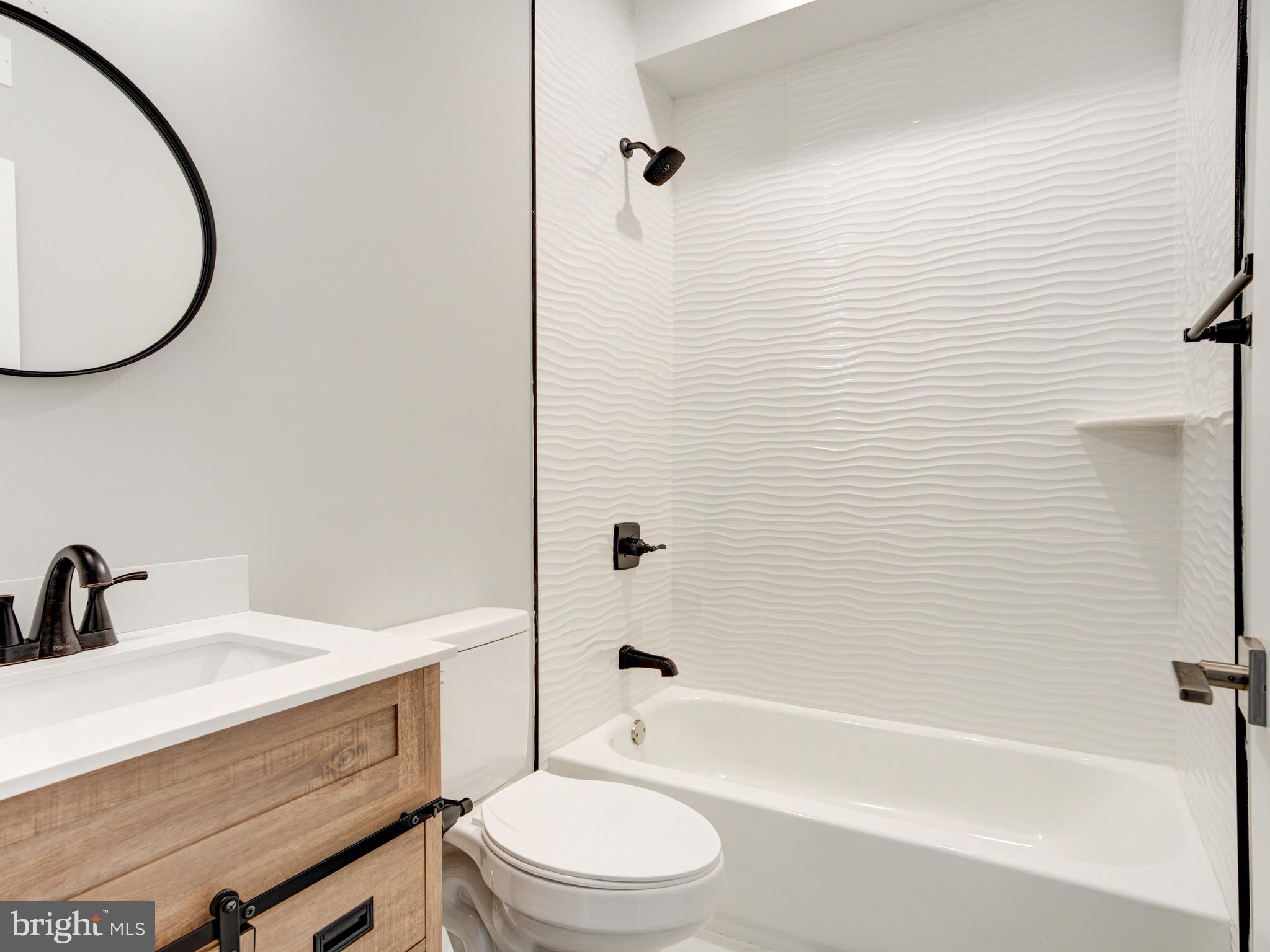 1933 N LEITHGOW STREET 35