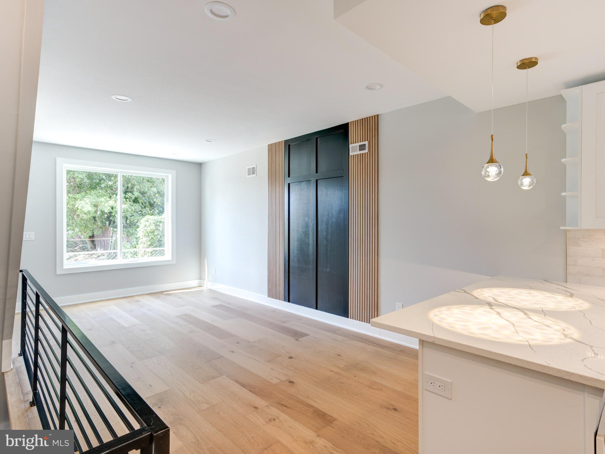 1933 N LEITHGOW STREET 35