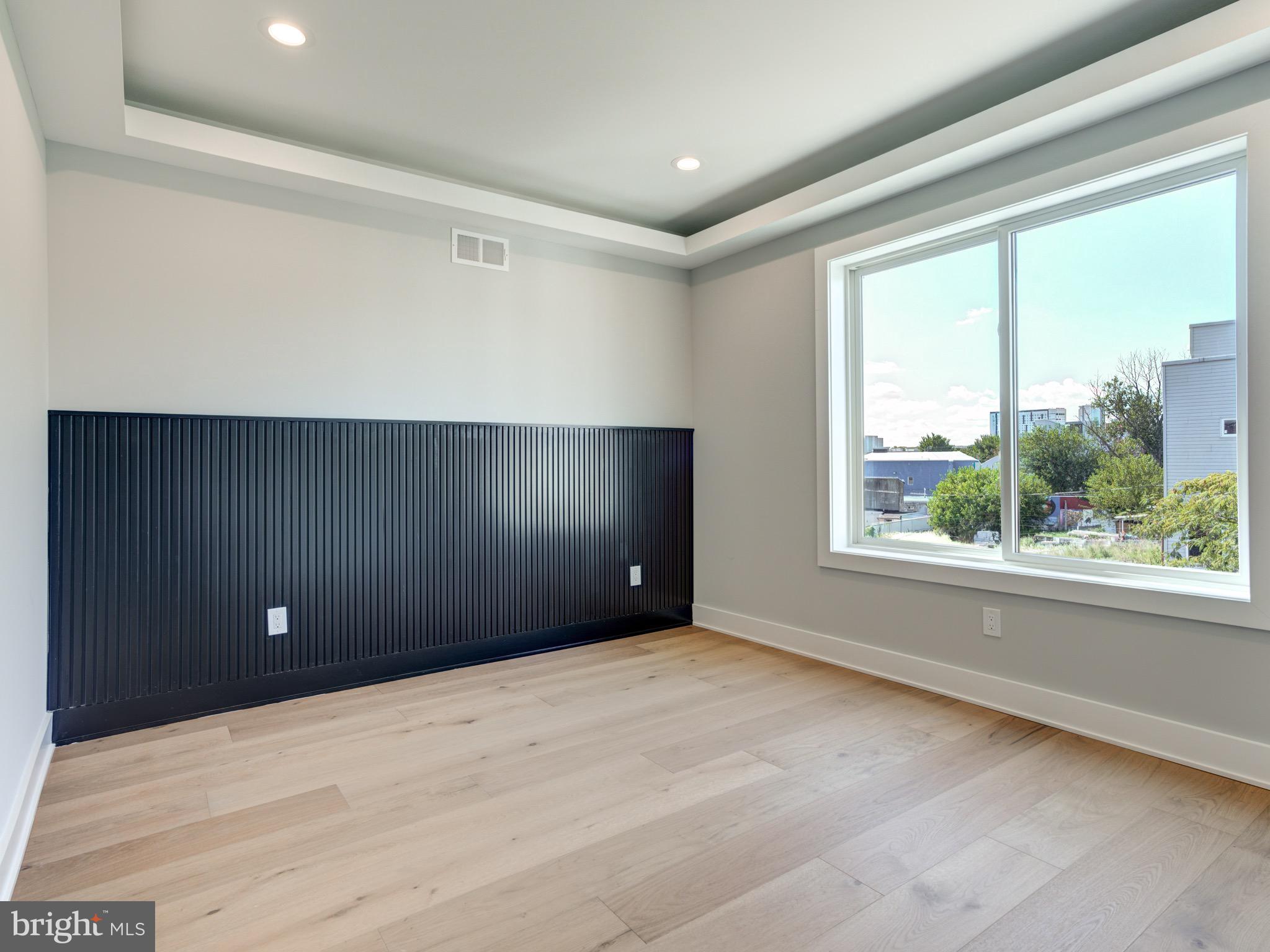 1933 N LEITHGOW STREET 35