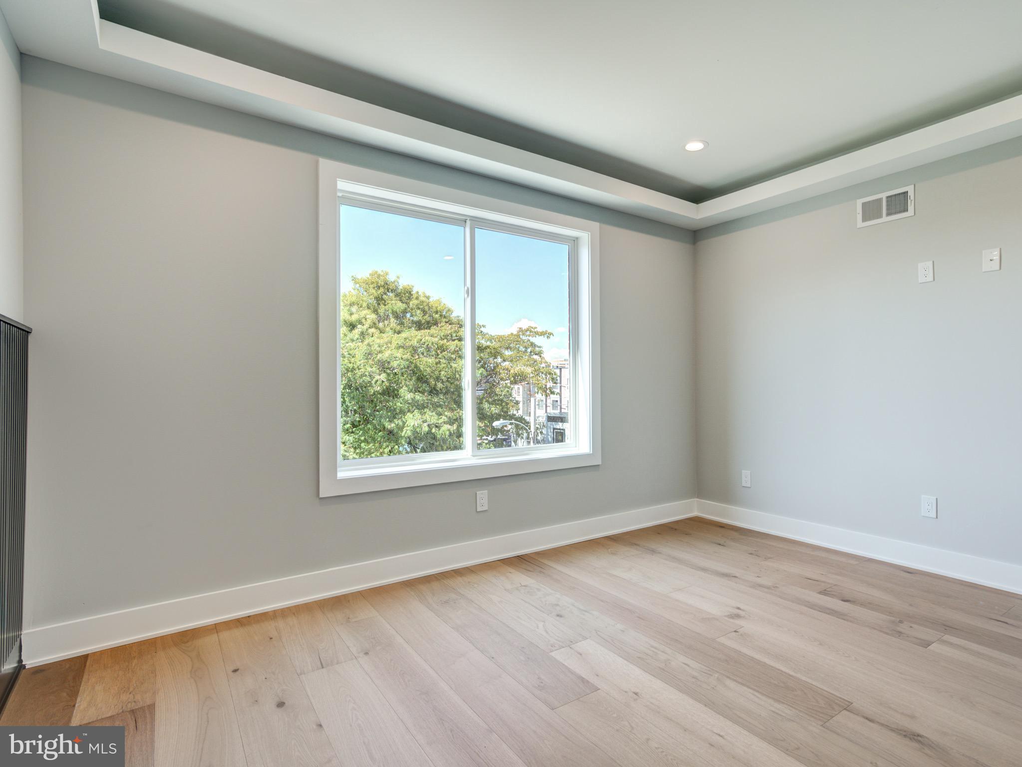 1933 N LEITHGOW STREET 35