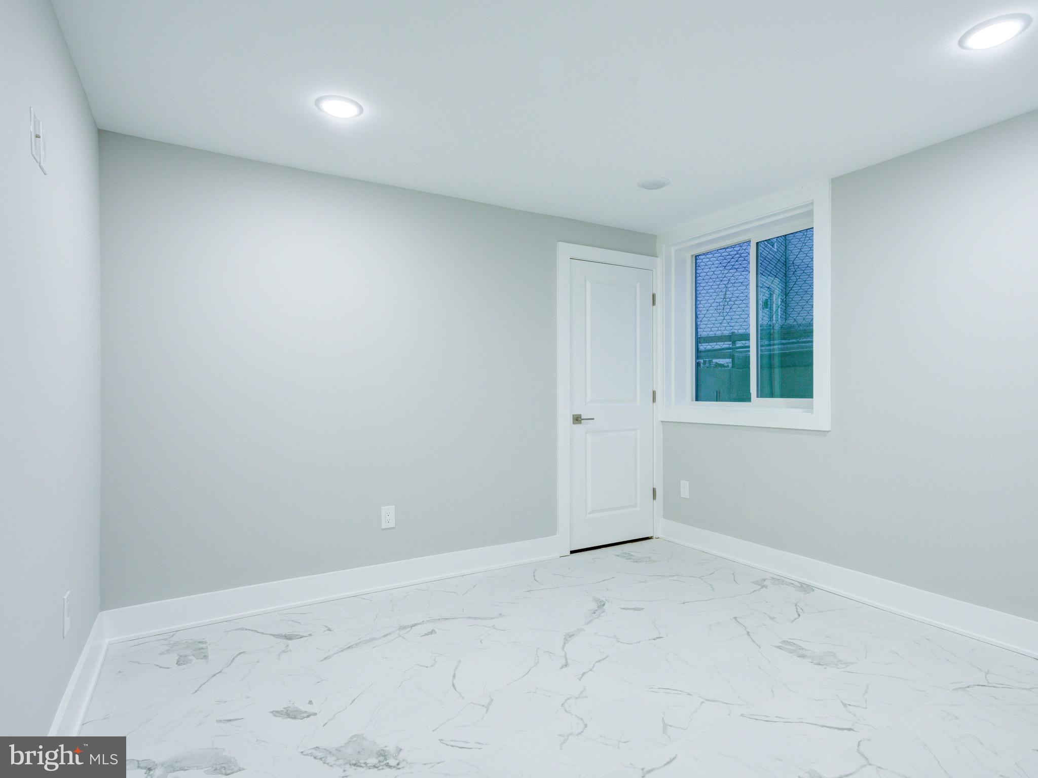 1933 N LEITHGOW STREET 35