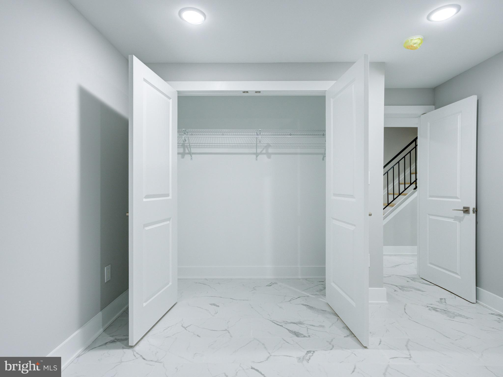 1933 N LEITHGOW STREET 35