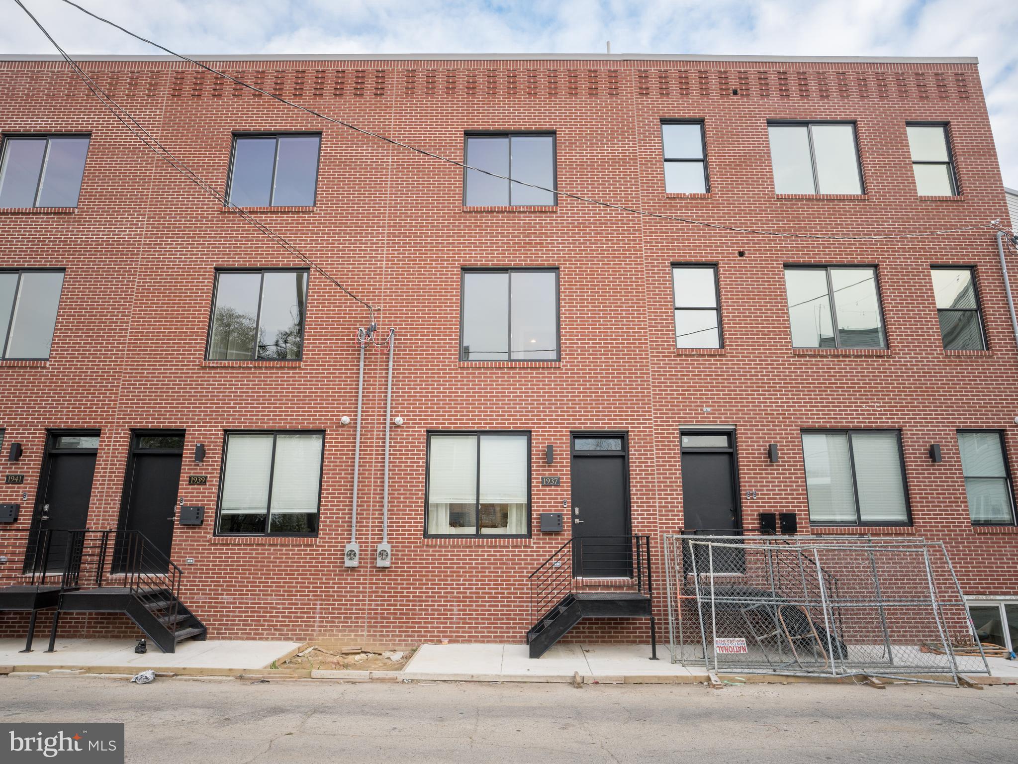 1933 N LEITHGOW STREET 35