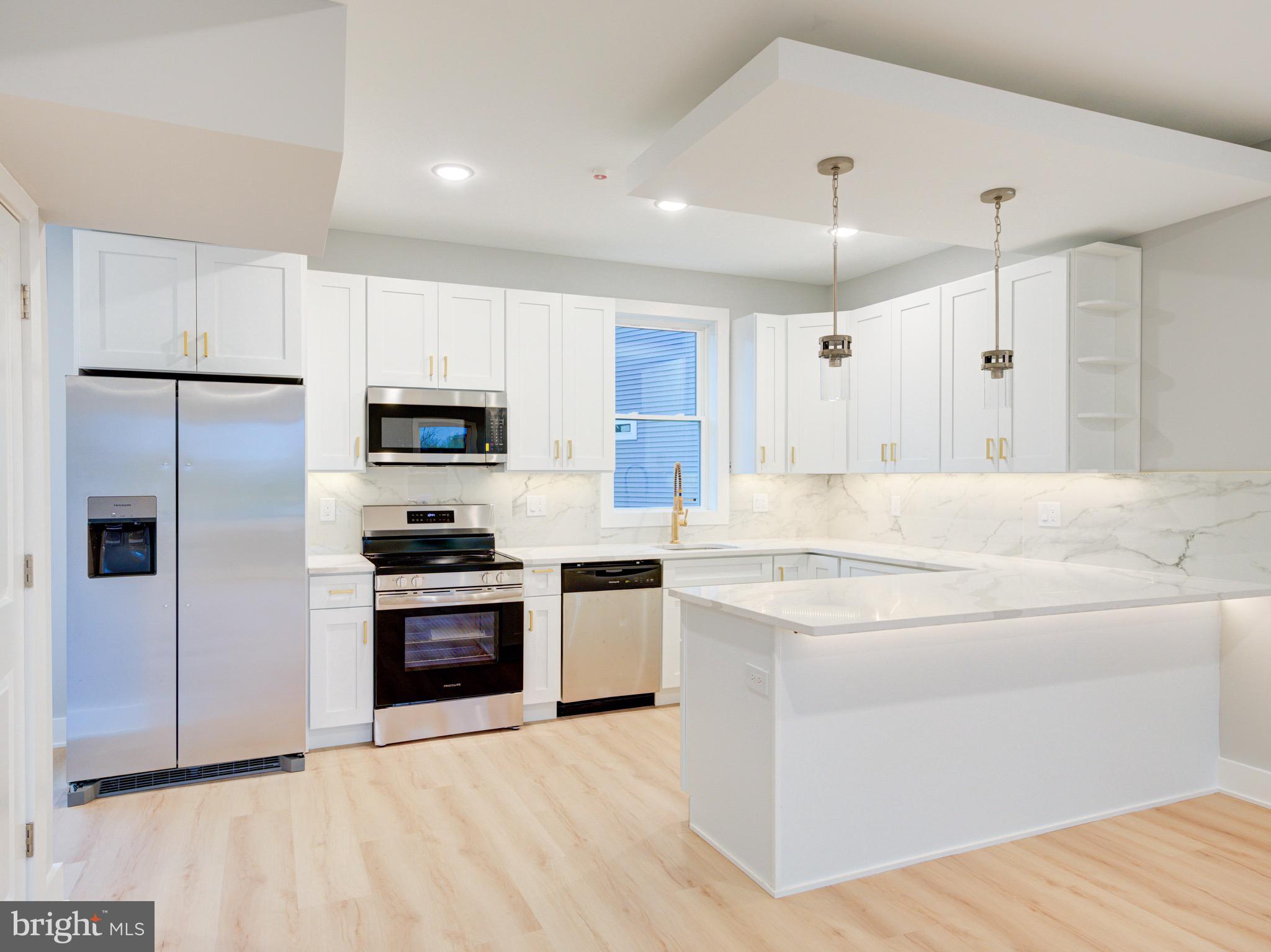 1933 N LEITHGOW STREET 35