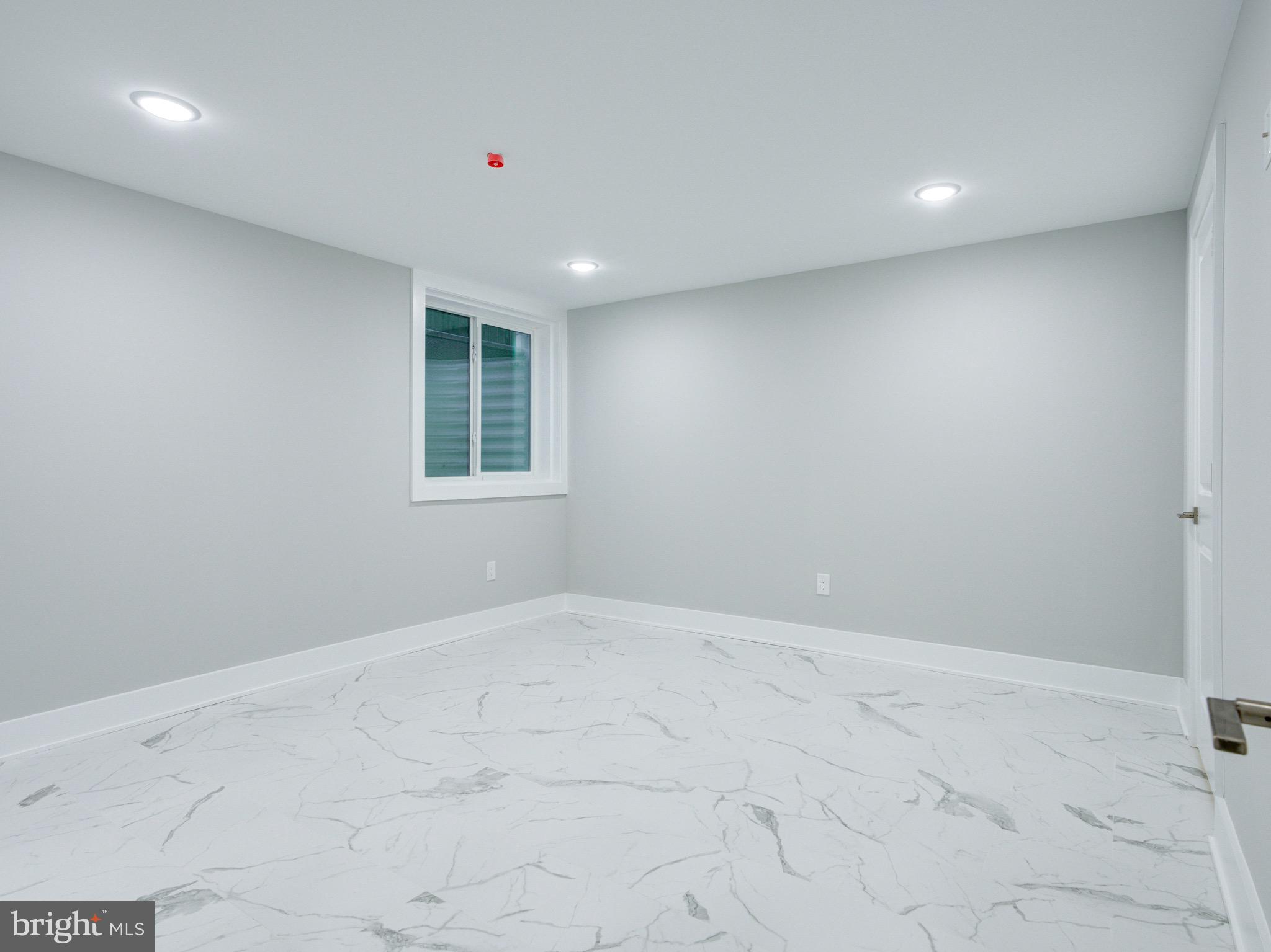 1933 N LEITHGOW STREET 35