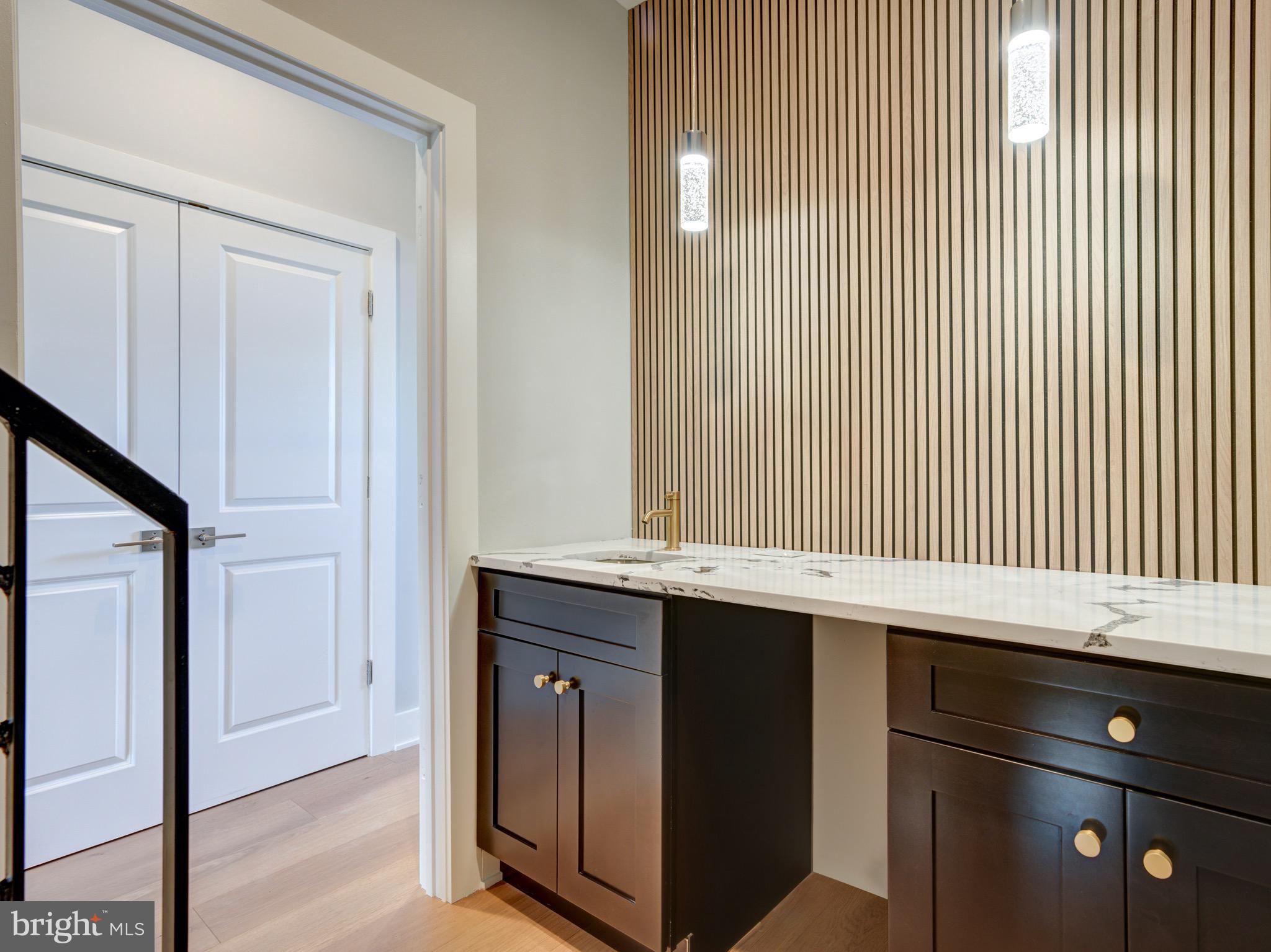 1933 N LEITHGOW STREET 35