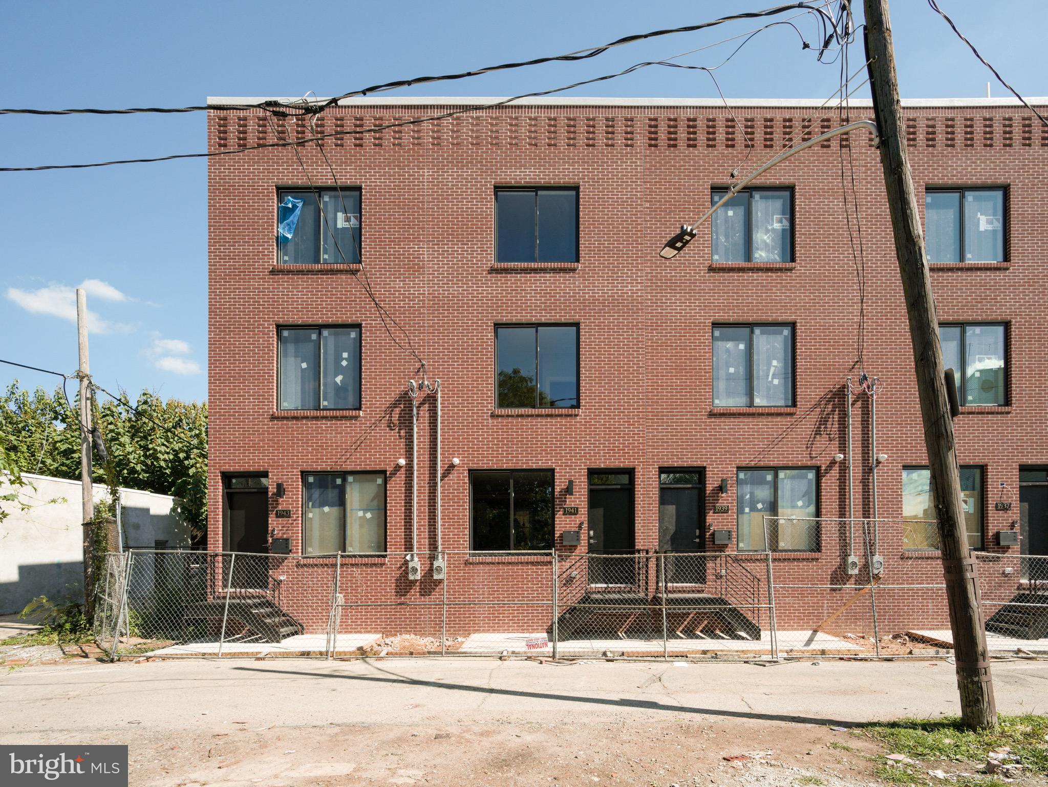 1933 N LEITHGOW STREET 35