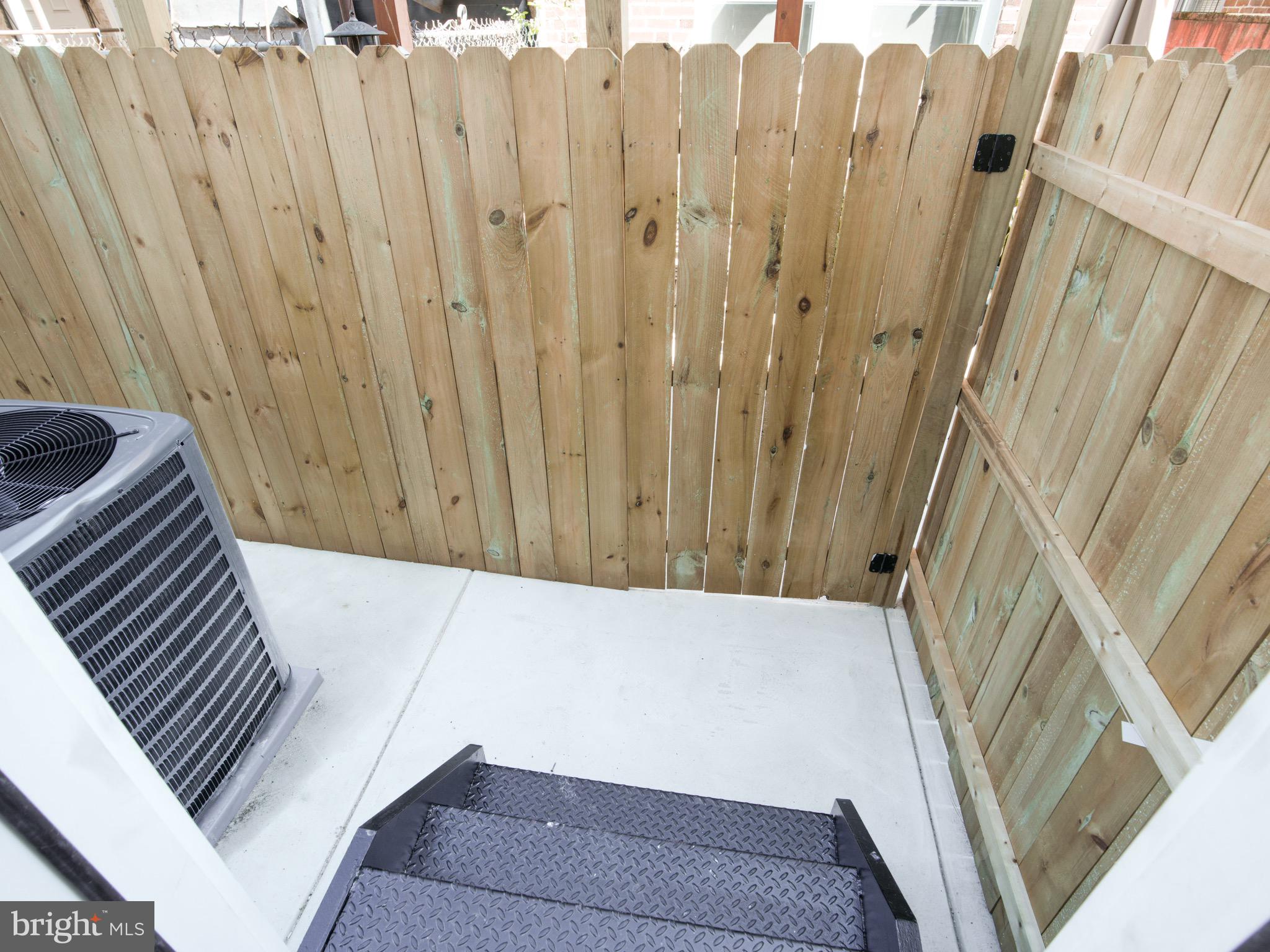 1933 N LEITHGOW STREET 35