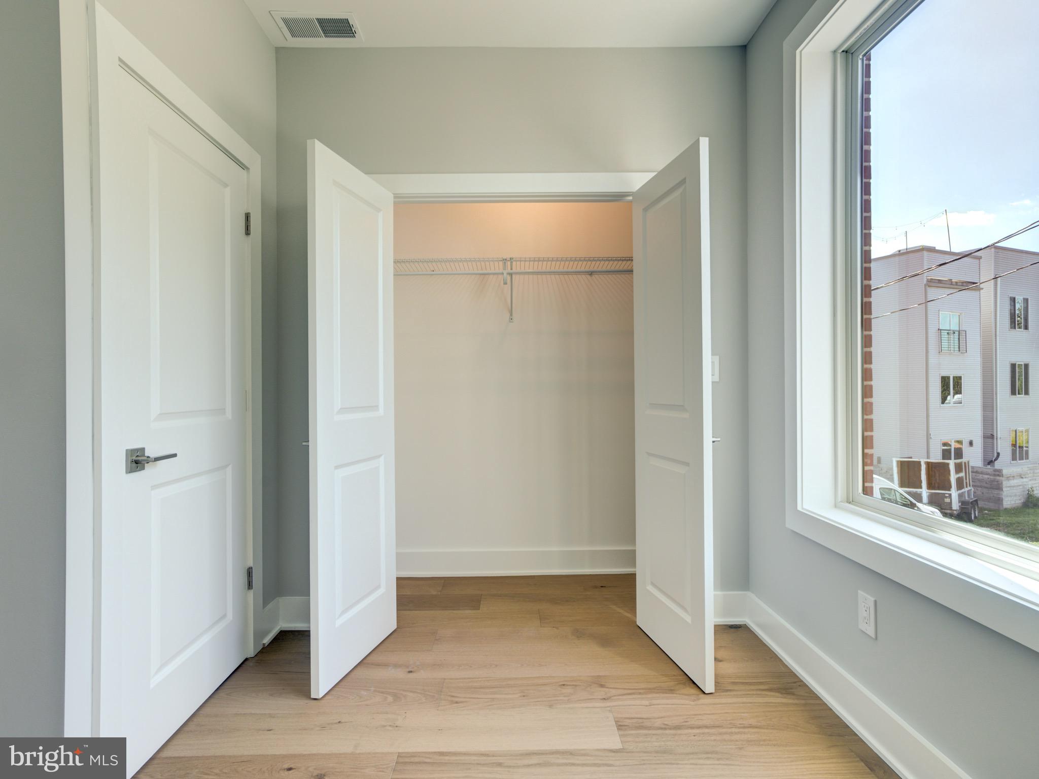 1933 N LEITHGOW STREET 35