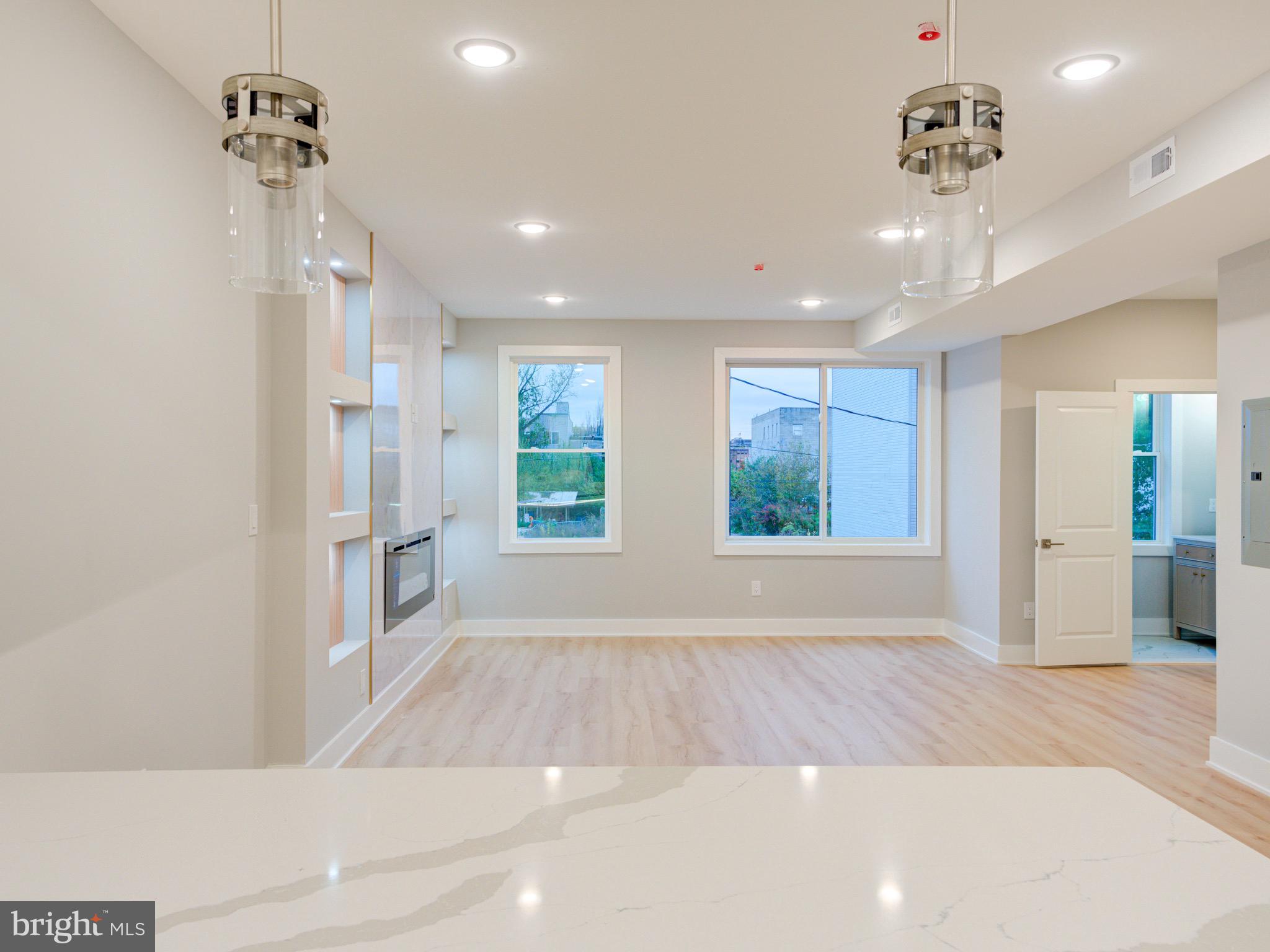 1933 N LEITHGOW STREET 35