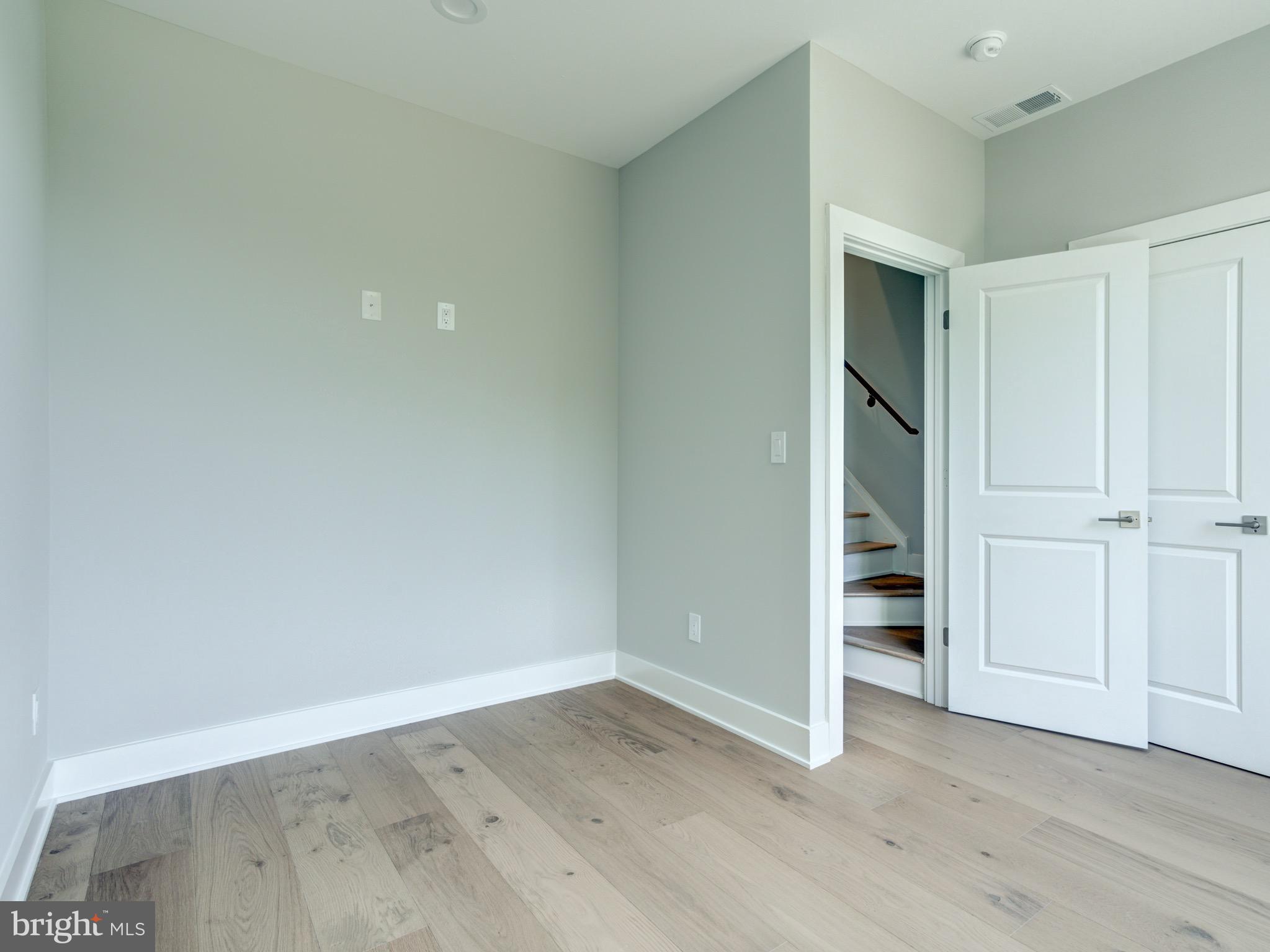 1933 N LEITHGOW STREET 35