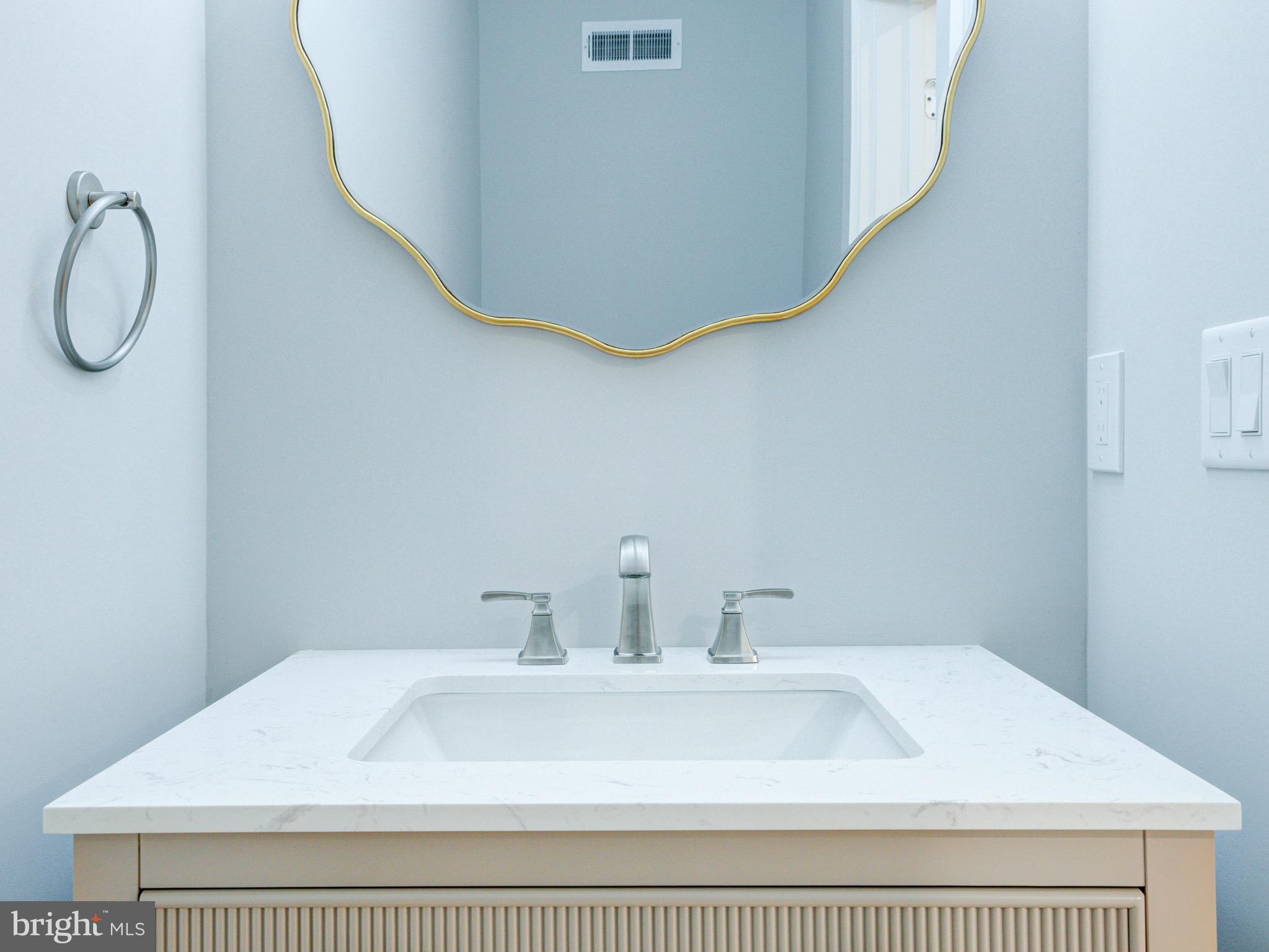 1933 N LEITHGOW STREET 35