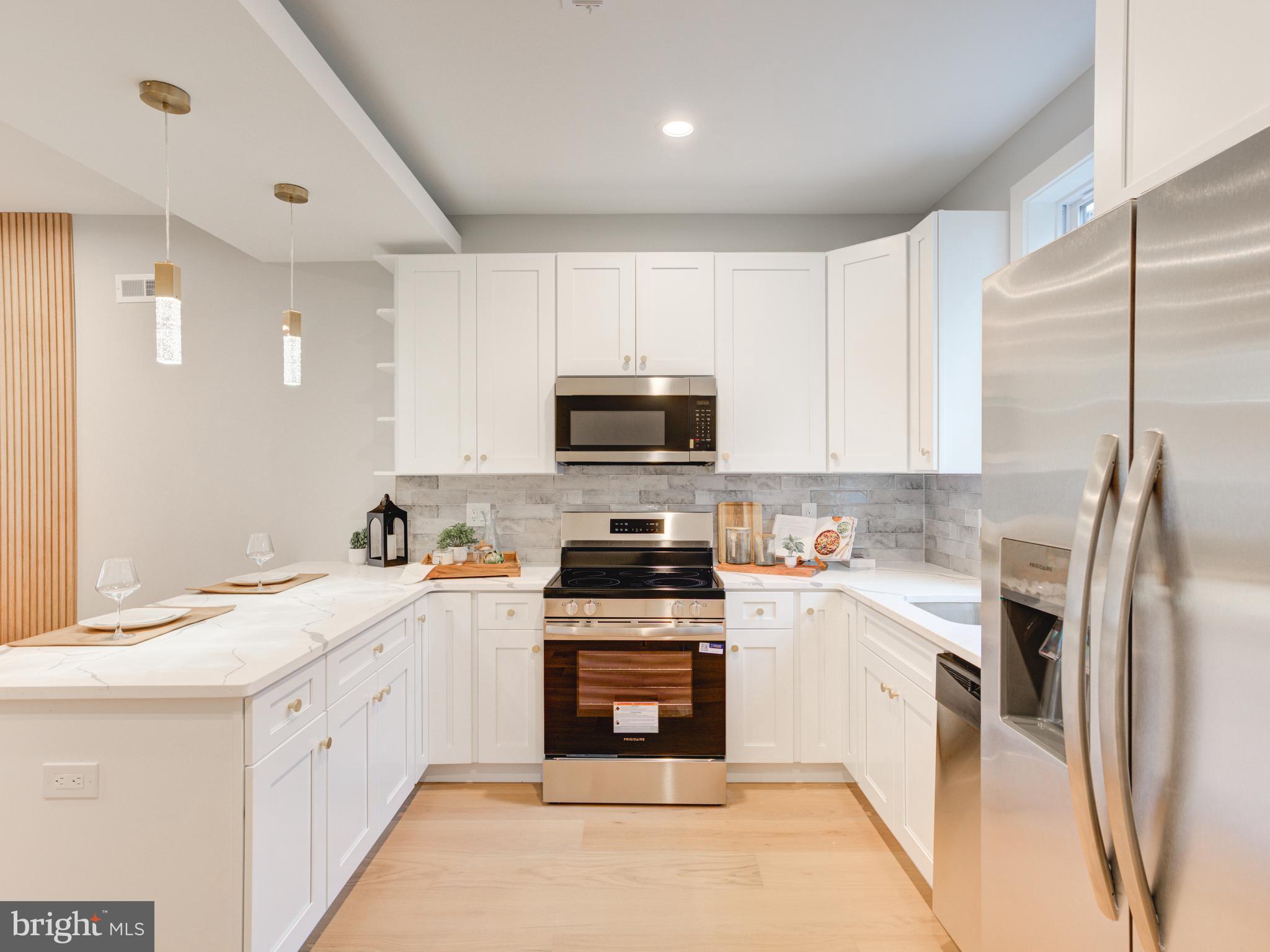 1933 N LEITHGOW STREET 35