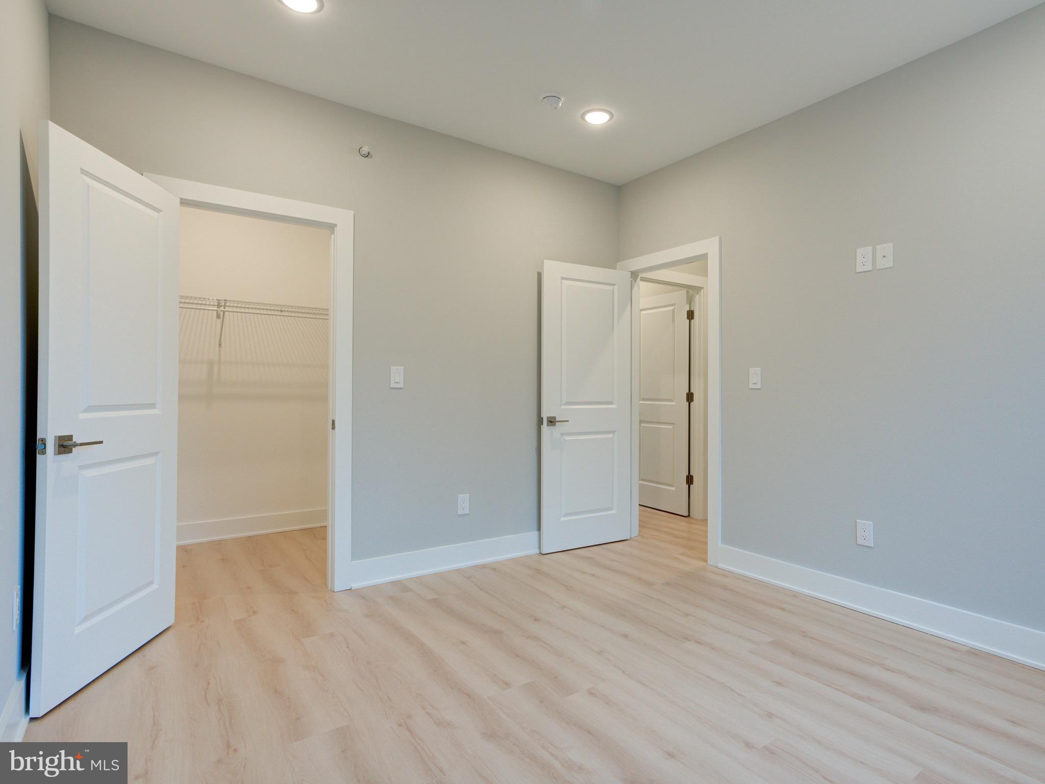 1933 N LEITHGOW STREET 35