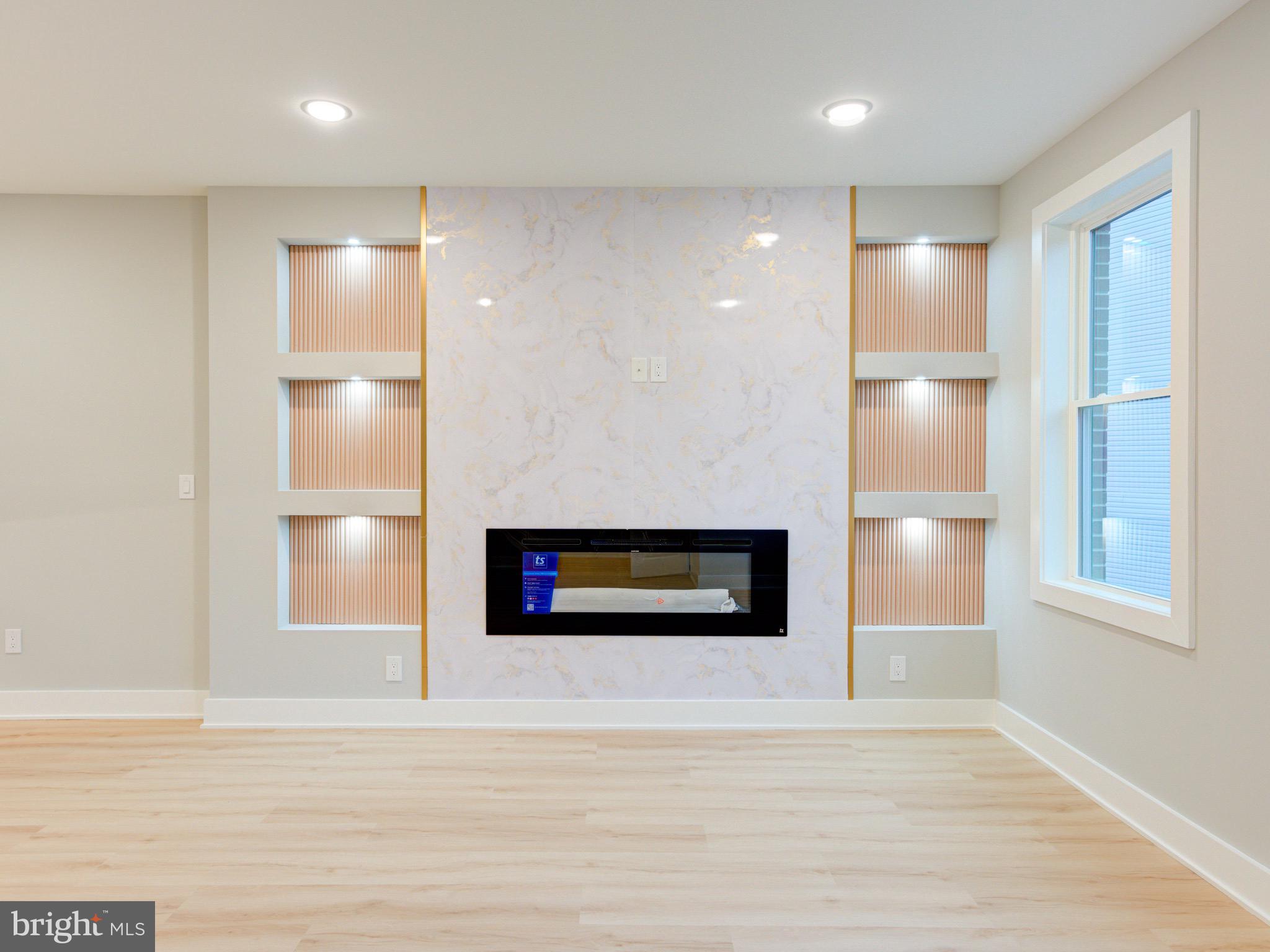 1933 N LEITHGOW STREET 35