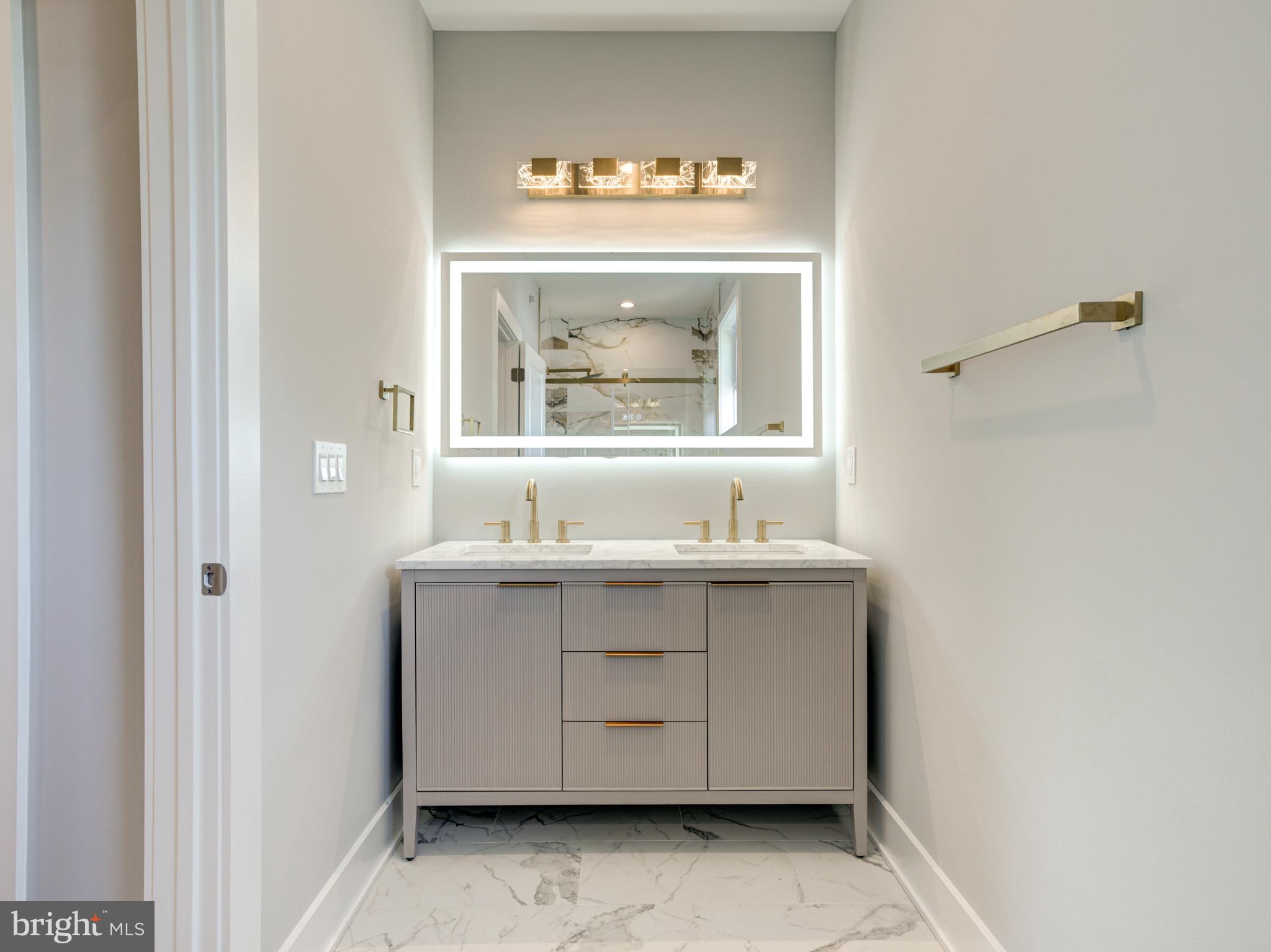 1933 N LEITHGOW STREET 35