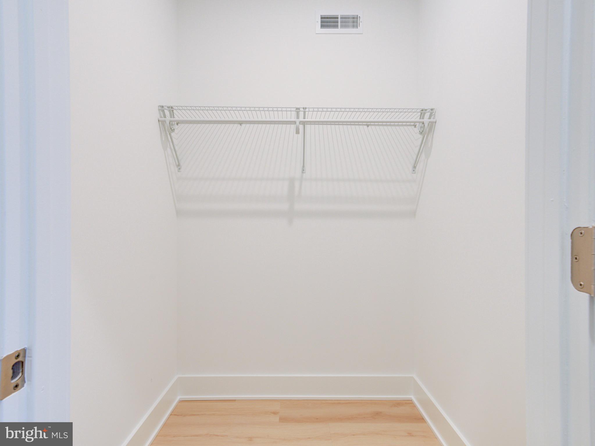 1933 N LEITHGOW STREET 35