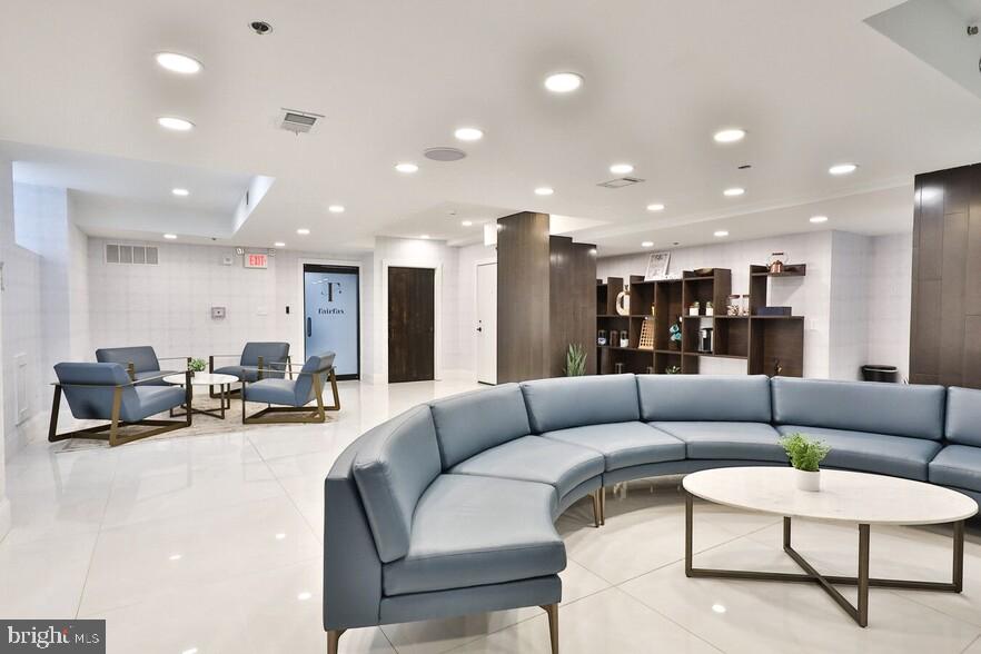 4247 LOCUST STREET 1B-114