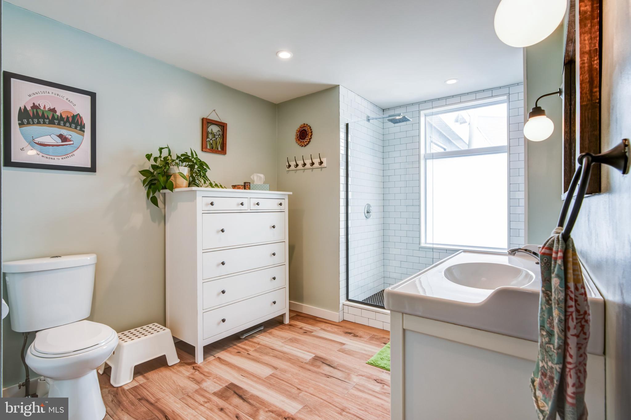 1450 E COLUMBIA AVENUE