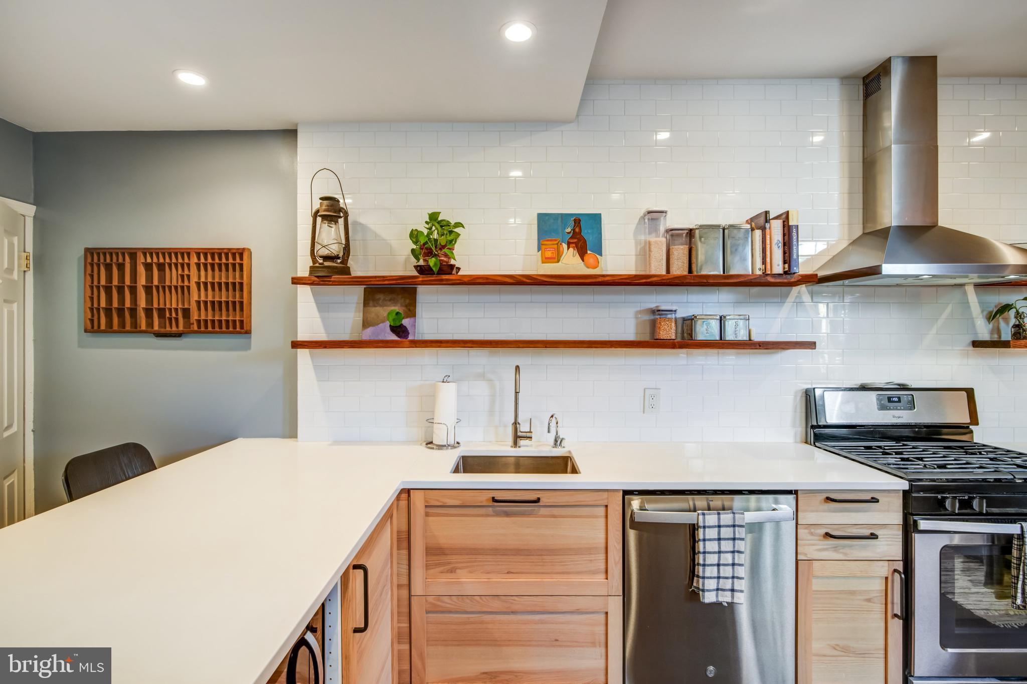 1450 E COLUMBIA AVENUE