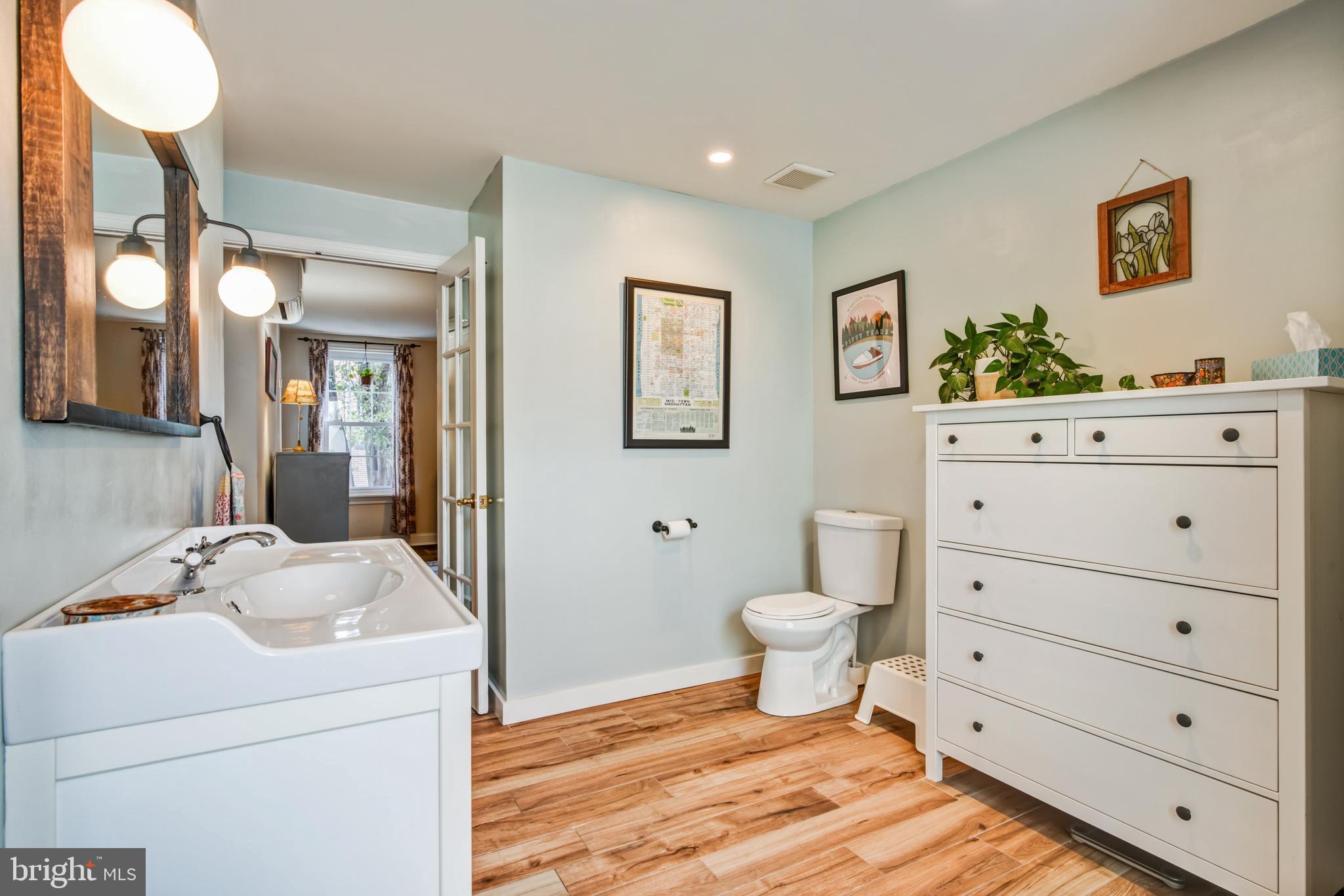 1450 E COLUMBIA AVENUE