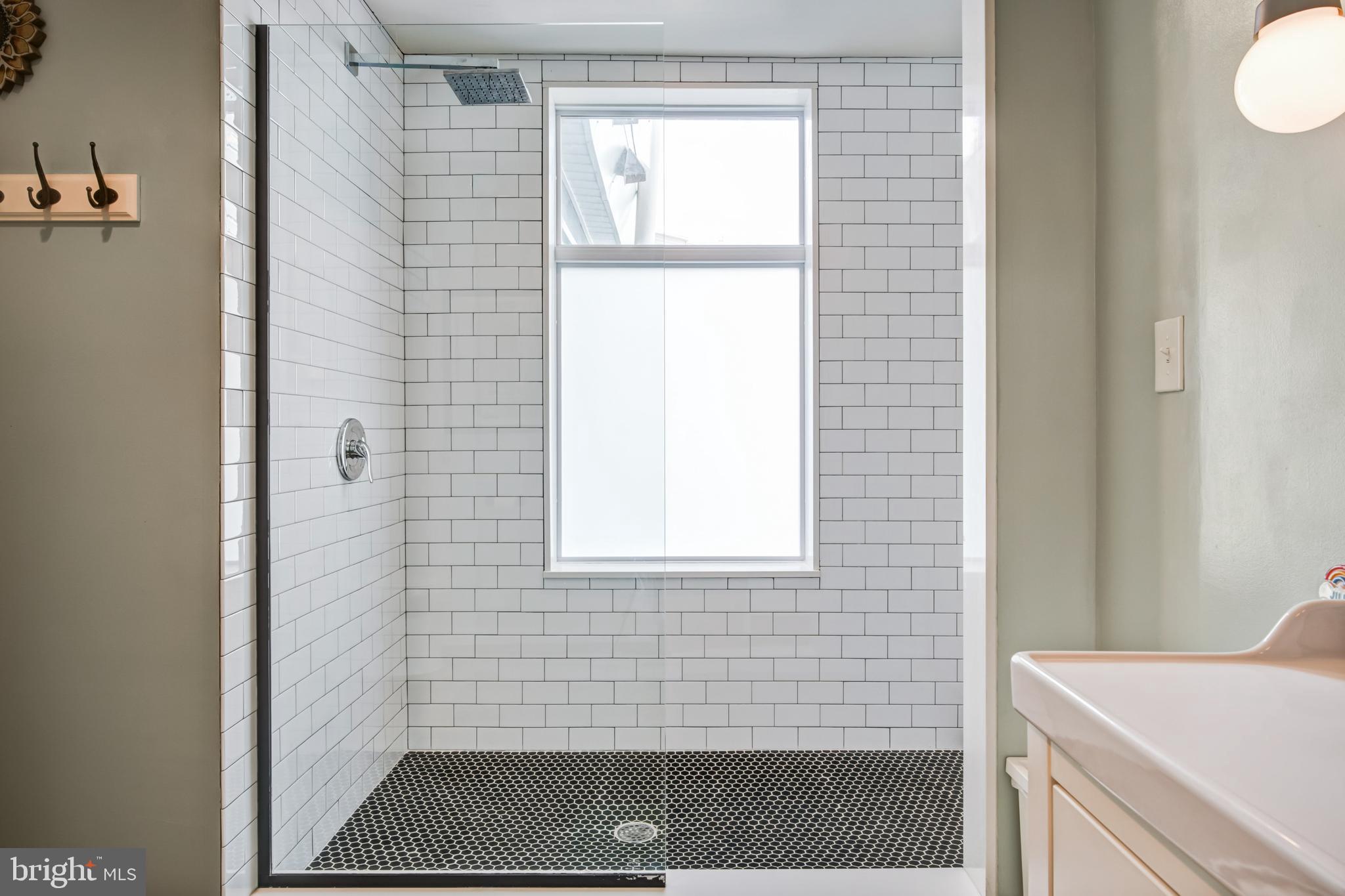 1450 E COLUMBIA AVENUE