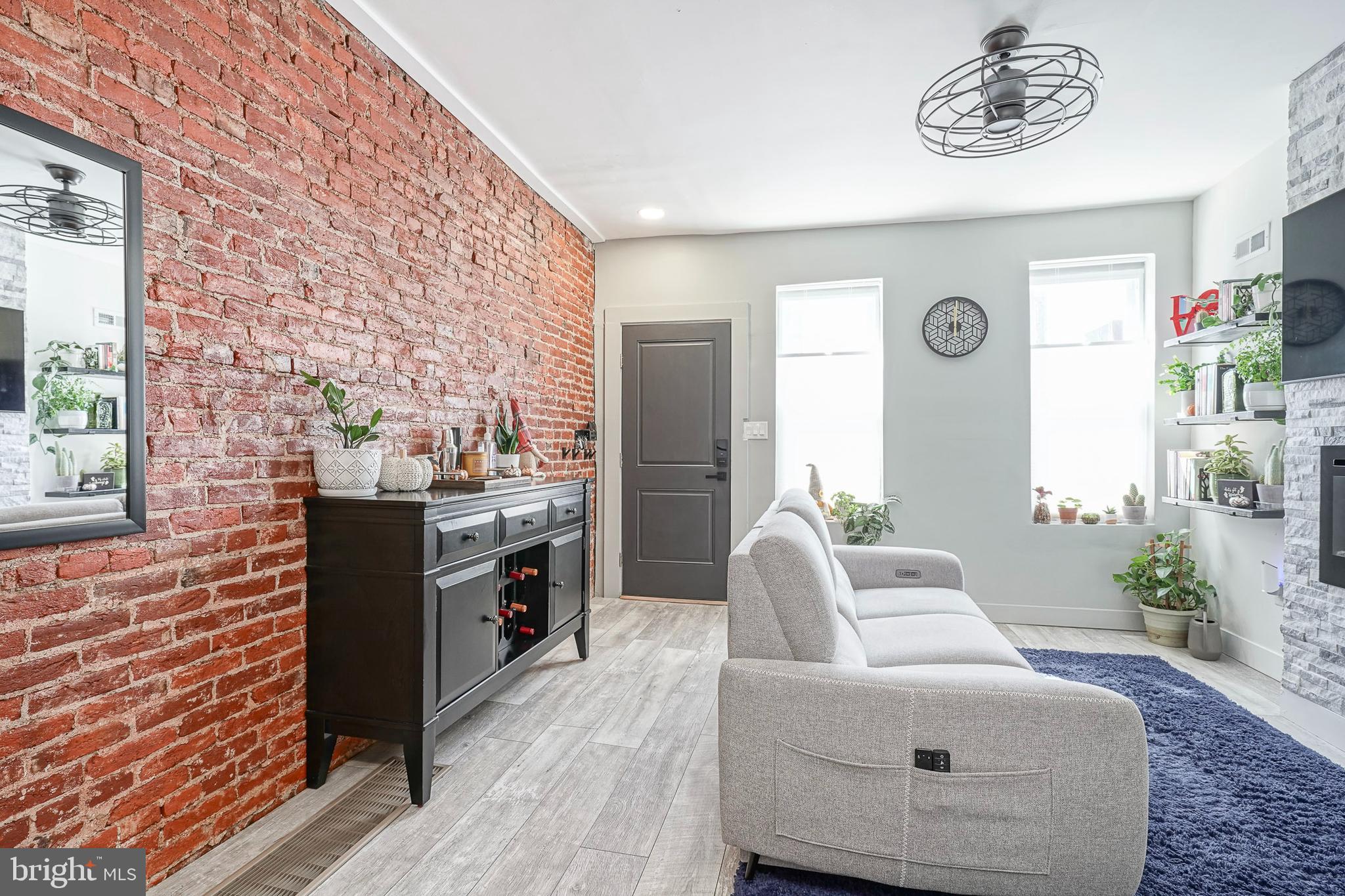 2527 W SEYBERT STREET