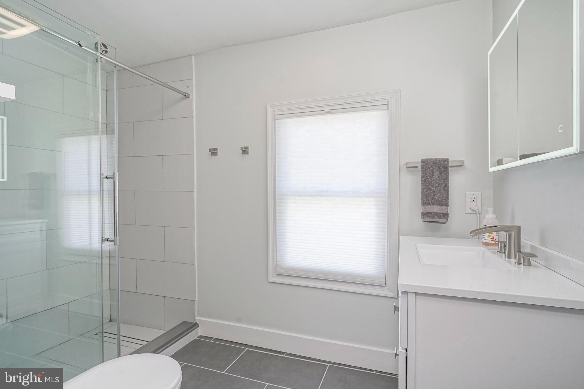 2527 W SEYBERT STREET