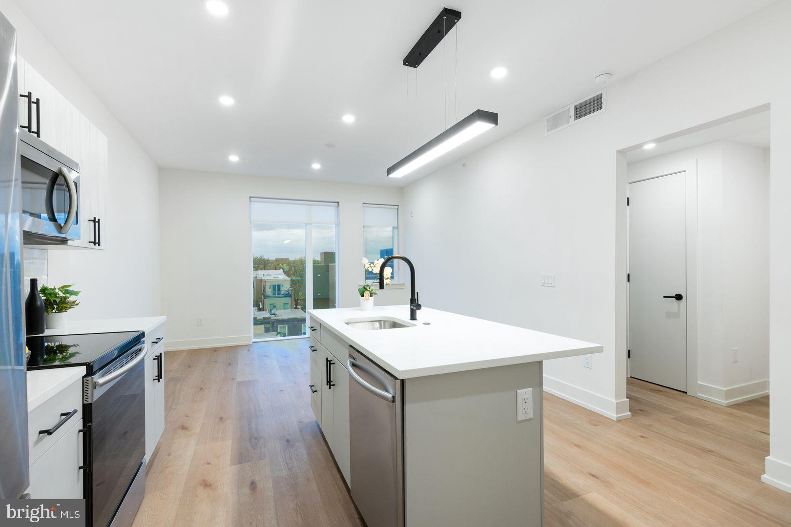 1331 S JUNIPER STREET 1B-401