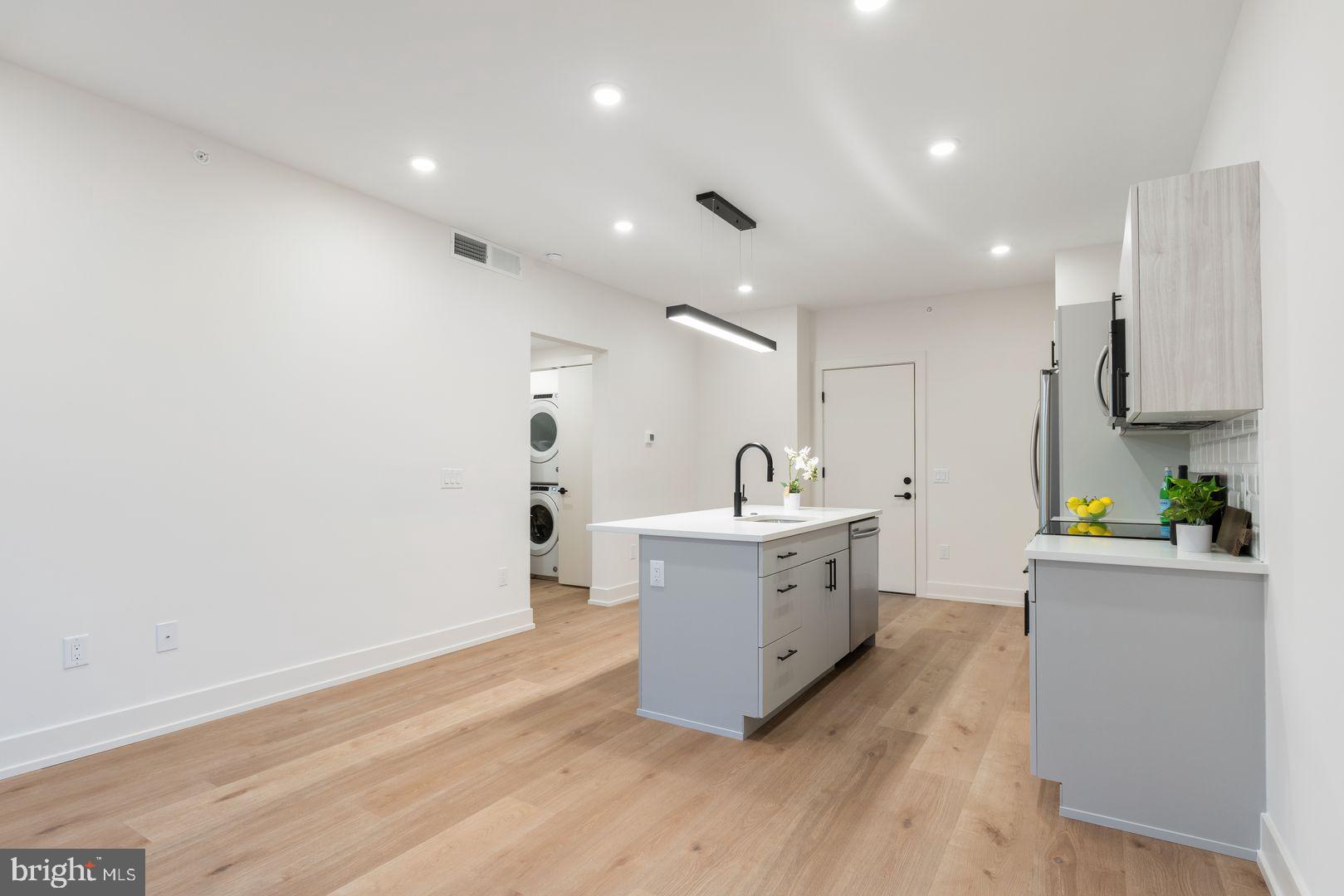 1331 S JUNIPER STREET 1B-401