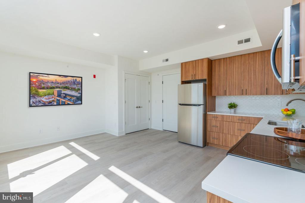 833 WHARTON STREET 2B-405