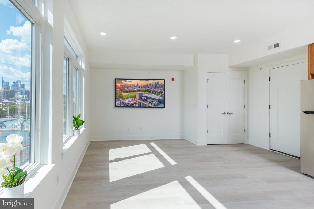 833 WHARTON STREET 2B-405